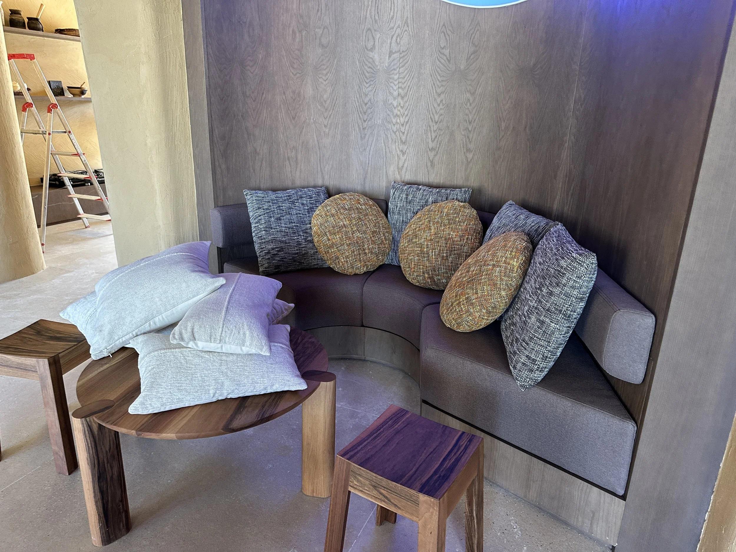 Banquette bois et tissu 