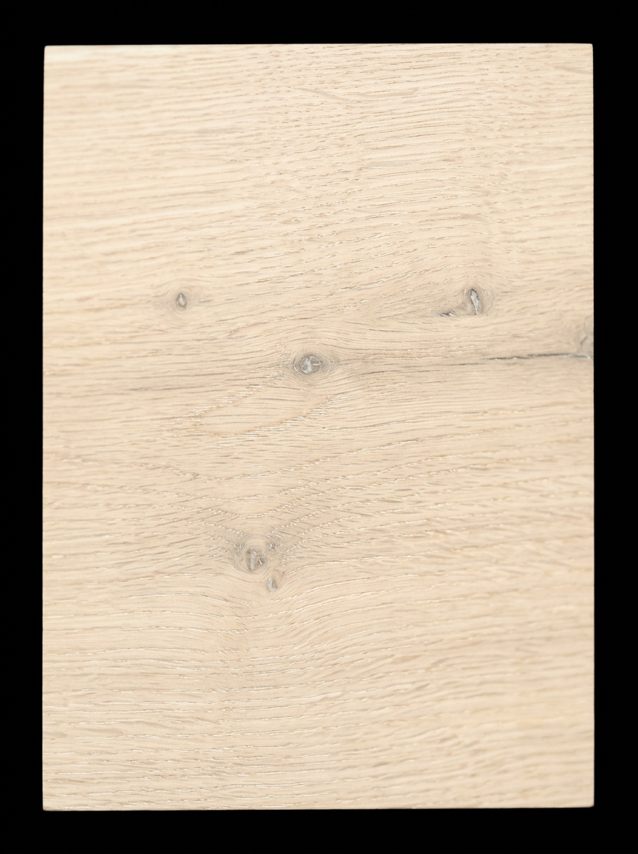 2602- Chêne teinté blanchi