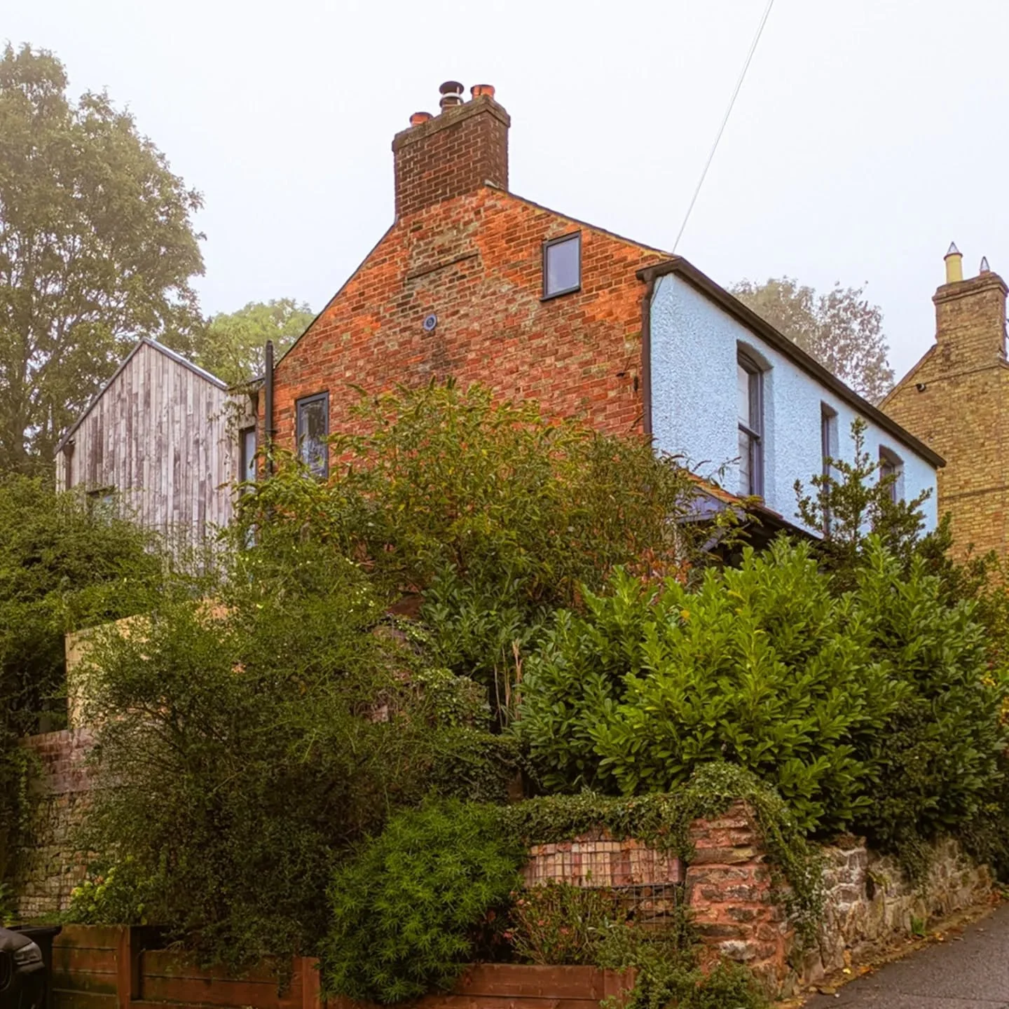 A flying visit back to Bedfordshire gave the opportunity to revisit one of my first projects as a self-employed architectural designer.

Designed back in 2015. Construction completed in 2017.

Features a highly insulated timber frame which arrived as