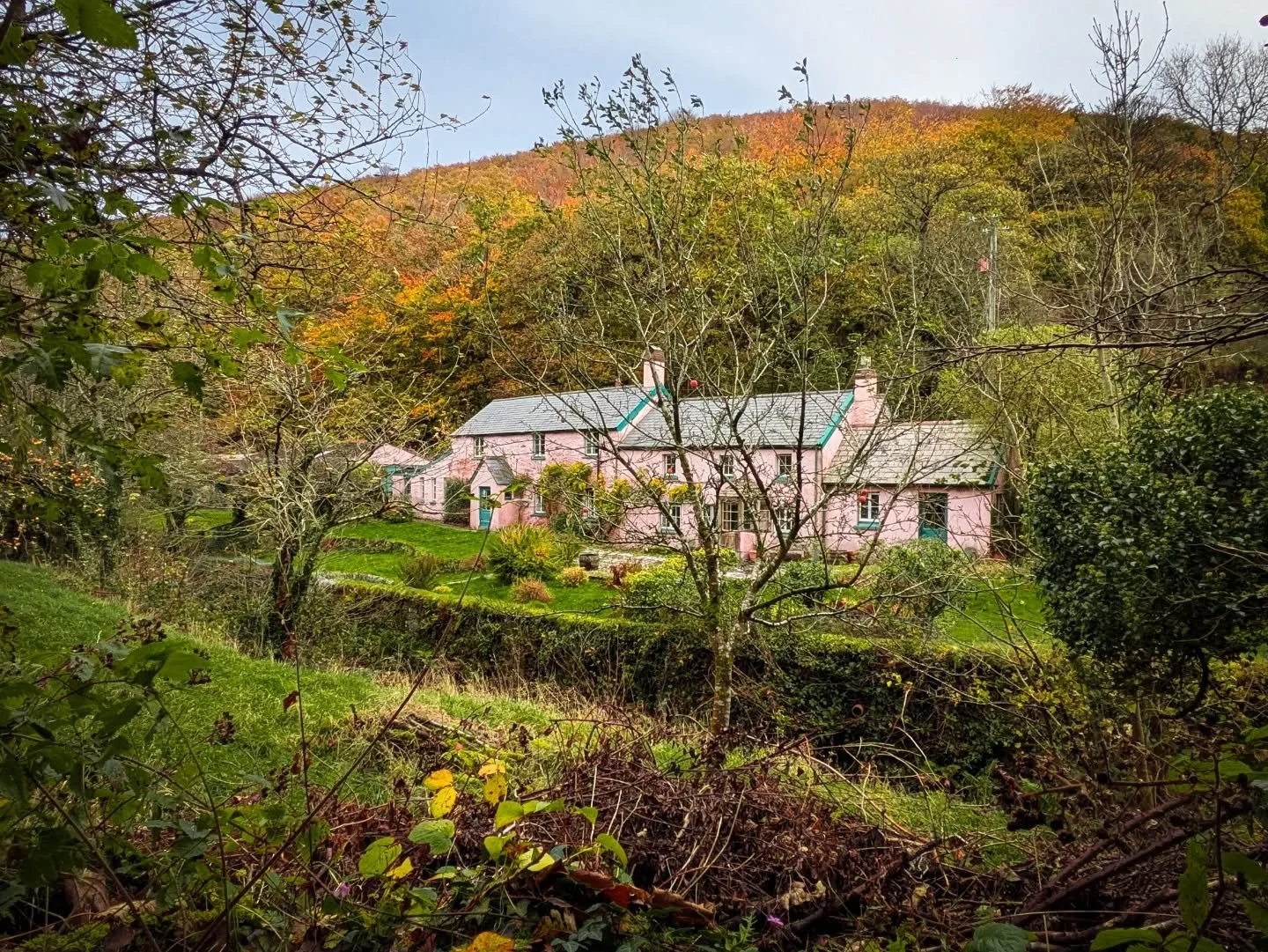 Next up on the drawing board is this lovely Exmoor farmhouse.

Looking at a full renovation (low energy principals) and extension. 

It's situated in a lovely valley just down from Robbers Bridge.

#exmoor
#conservation
#heritage
#architecture