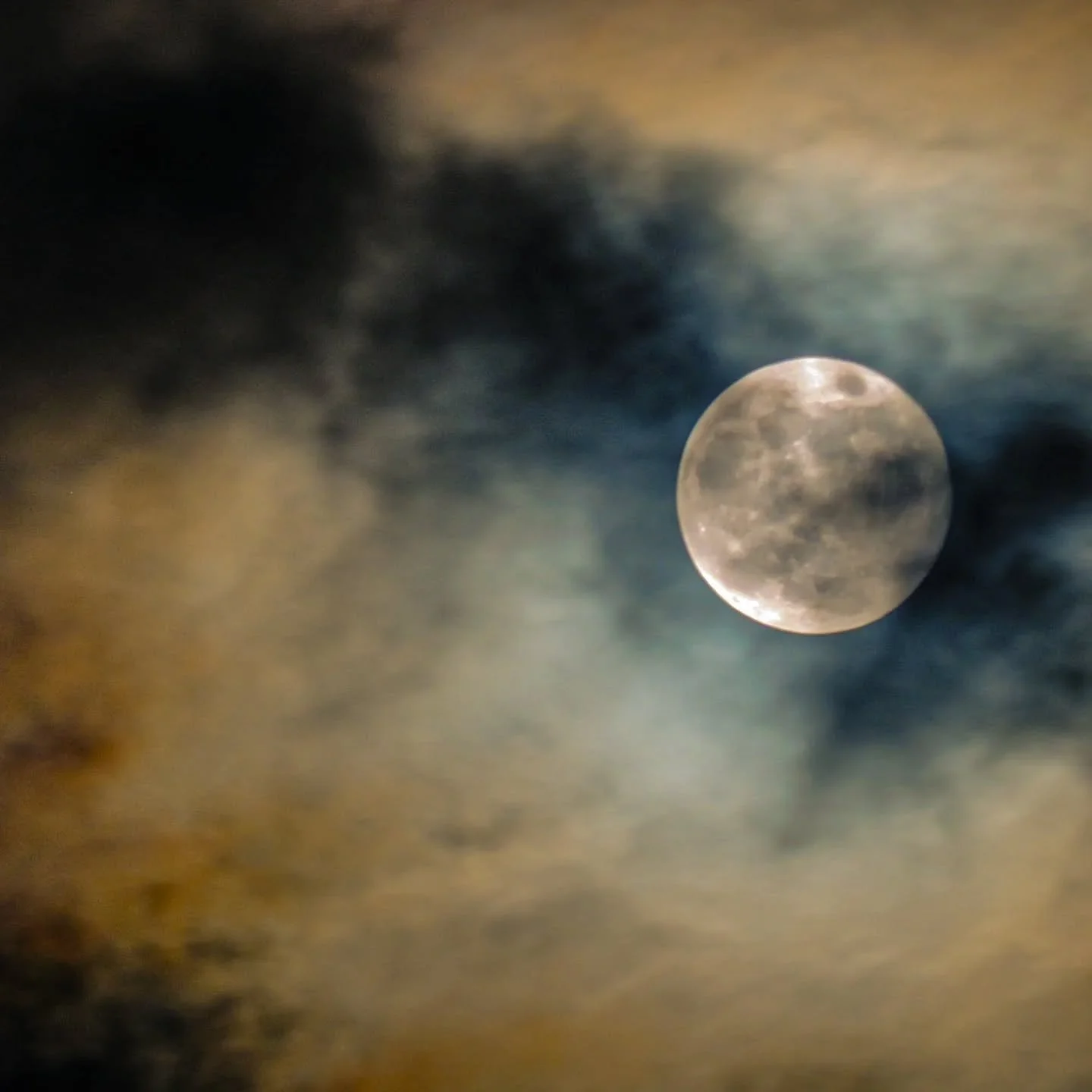 A couple of photos of the super moon. Just learning the basics of astrophotography, bit chilly to stand around too long testing different settings.

#supermoon 
#exmoor