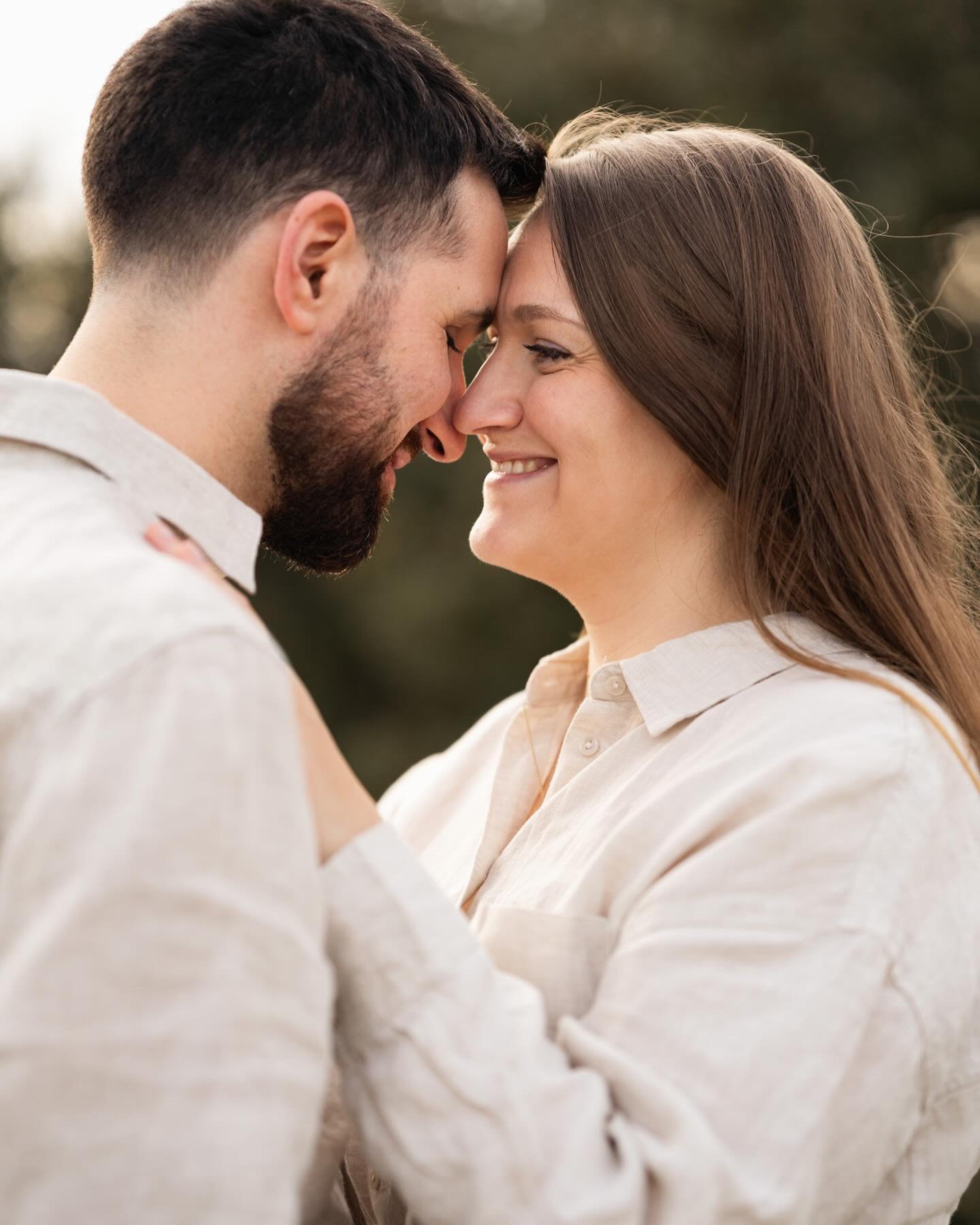 Tu te maries bient&ocirc;t et tu veux &ecirc;tre canons sur tes souvenirs de mariage ? 🔥

Fais-nous confiance, on est sp&eacute;cialis&eacute;s pour accompagner les mari&eacute;s &agrave; &ecirc;tre &agrave; l&rsquo;aise devant nos appareils.

Un pe