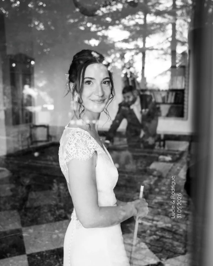 Lucie &amp; Rodrigue, un couple solaire, dr&ocirc;le, touchant&hellip; et avec qui on a eu ce truc rare : se sentir tout de suite&nbsp;comme avec des amis. 🤍

Sur leur mariage au Domaine de l&rsquo;Ermitage, on s&rsquo;est sentis &agrave; notre plac