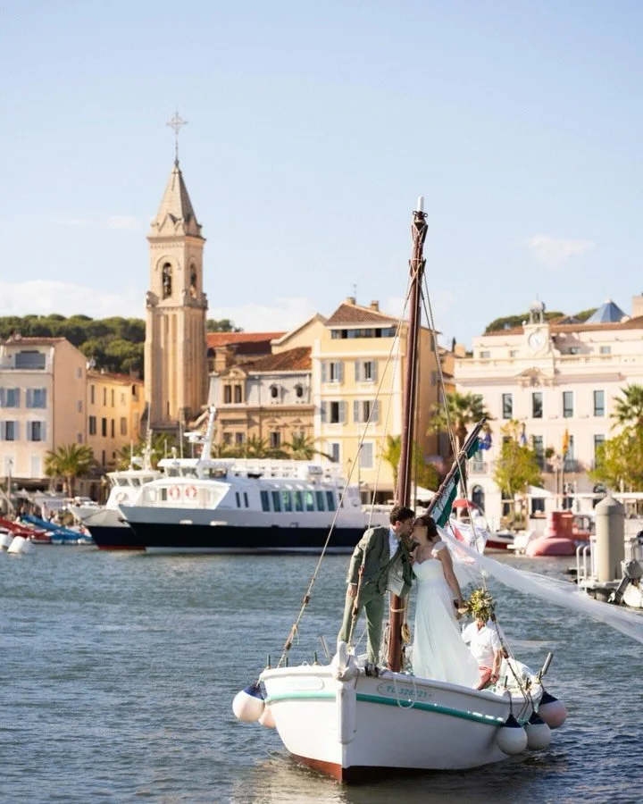 Le mariage d&rsquo;Oc&eacute;ane &amp; Quentin, c&rsquo;&eacute;tait une vraie dose de soleil et de bonne humeur.

Un ch&acirc;teau sur la c&ocirc;te d&rsquo;Azur sublim&eacute; par une d&eacute;coration fra&icirc;che et pep&rsquo;s. Il y avait des c