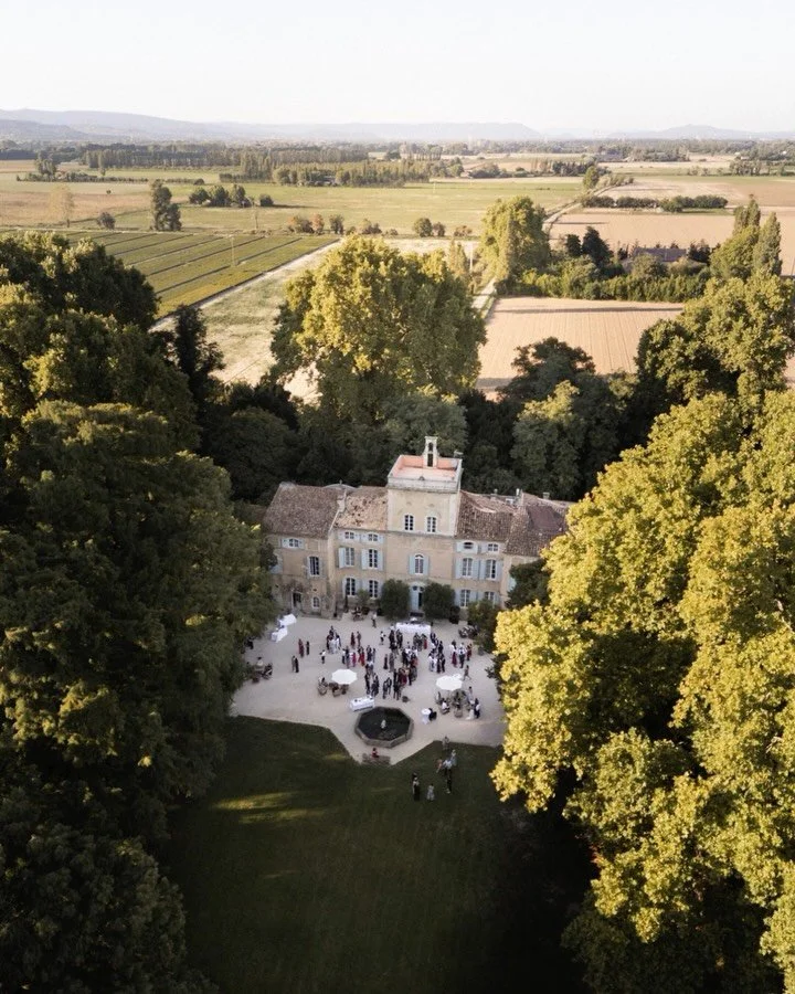 Le mariage de Marine &amp; Richard, c&rsquo;est l&rsquo;&eacute;quilibre parfait entre &eacute;l&eacute;gance, modernit&eacute; et f&ecirc;te. 🍾

Ils ont choisi le ch&acirc;teau des Barrenques, un lieu qu&rsquo;on conna&icirc;t bien, juste &agrave; 