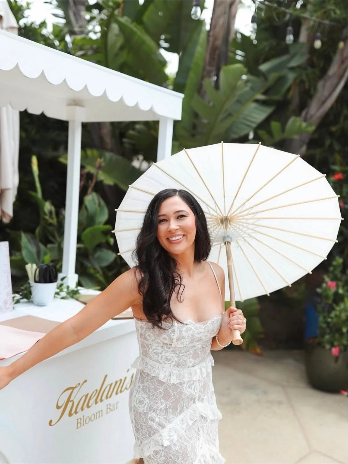 Beautiful bridal shower glow on this babe! Spray tanning is basically non-negotiable for all wedding events! Choose between a classic custom shade or rapid for a quick development time! See you at The Lounge 🤍