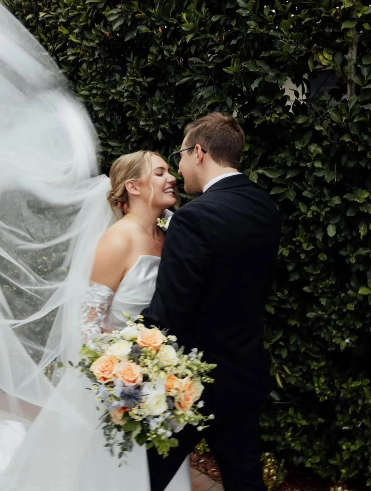 Beautiful brows from The Lounge on this stunning bride for her wedding day 🤍