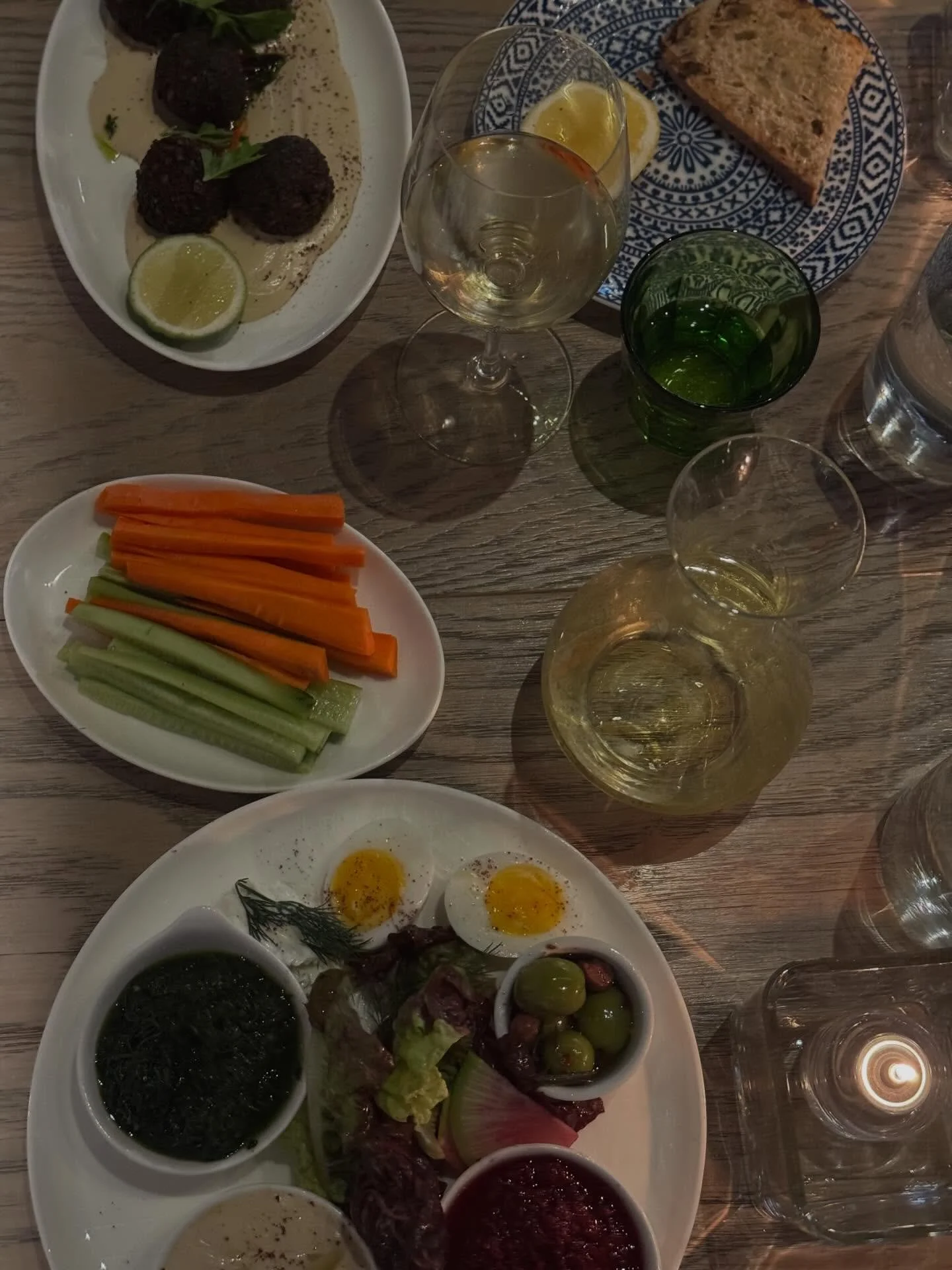 Some of my fave sb eats as of late 🖤🖤 To get all the deets on eating like a local tap link in bio &amp; head to the blog!