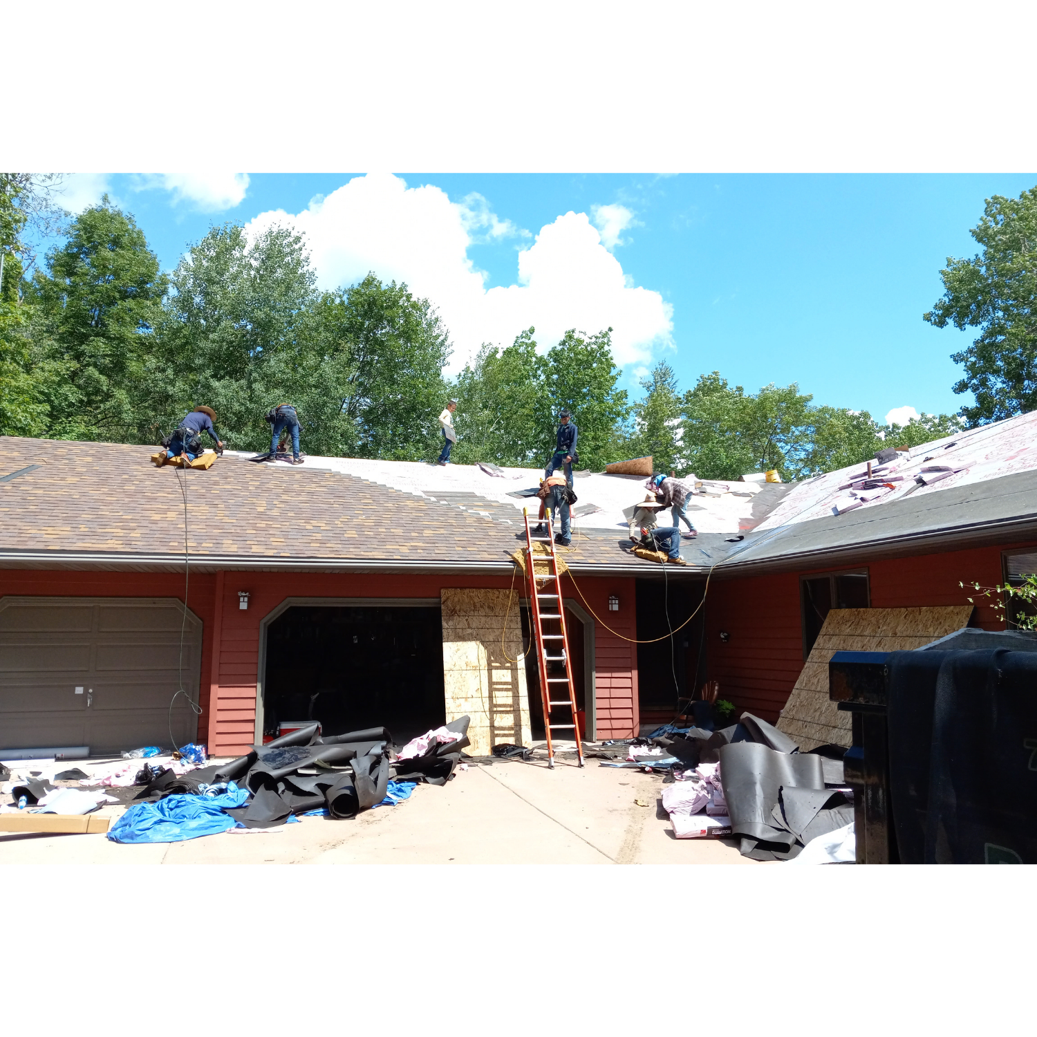 ROOFING CONTRACTOR EAU CLAIRE WI.png