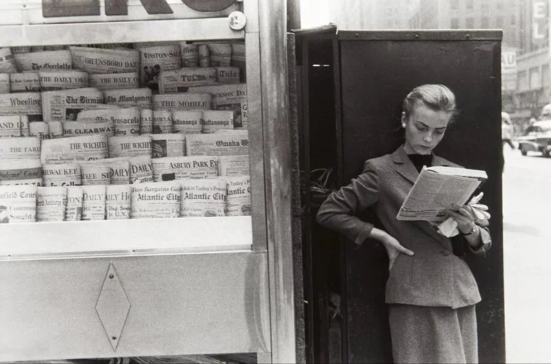 Louis_Stettner_Elbowing_Out_of_Town_Newsstand_1954.jpeg