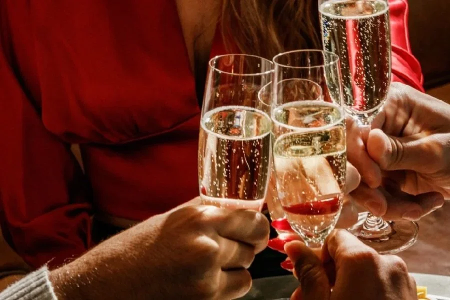 Earls Restaurant - Holiday Gift Cards