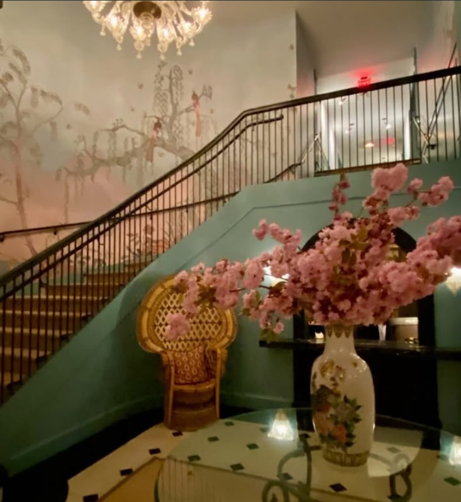 We love the burst of spring beauty 🌸 that comes from this colorful interior captured in Newport, RI. The infusion of teal and pops of pink show the essence of the season and the soft colors bring a sense of renewal, beauty &amp; optimism for what li