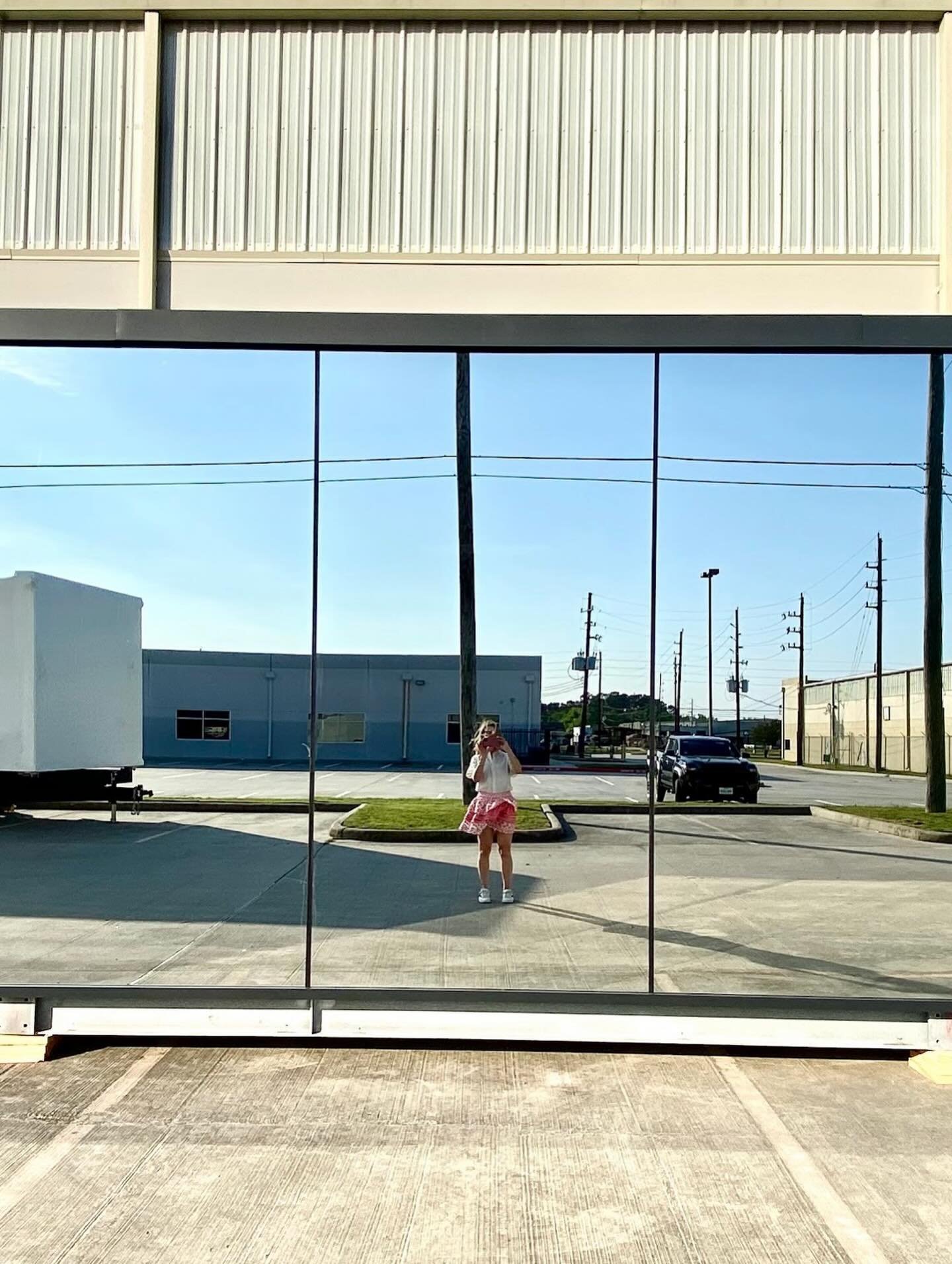 ✨ A collage from my recent visit to the &Ouml;&Ouml;D factory in Houston.

I fell in love with these mirrored houses the first time I saw them, so it was a pleasure to meet the team behind the vision, learn more about the details, and see the inner w