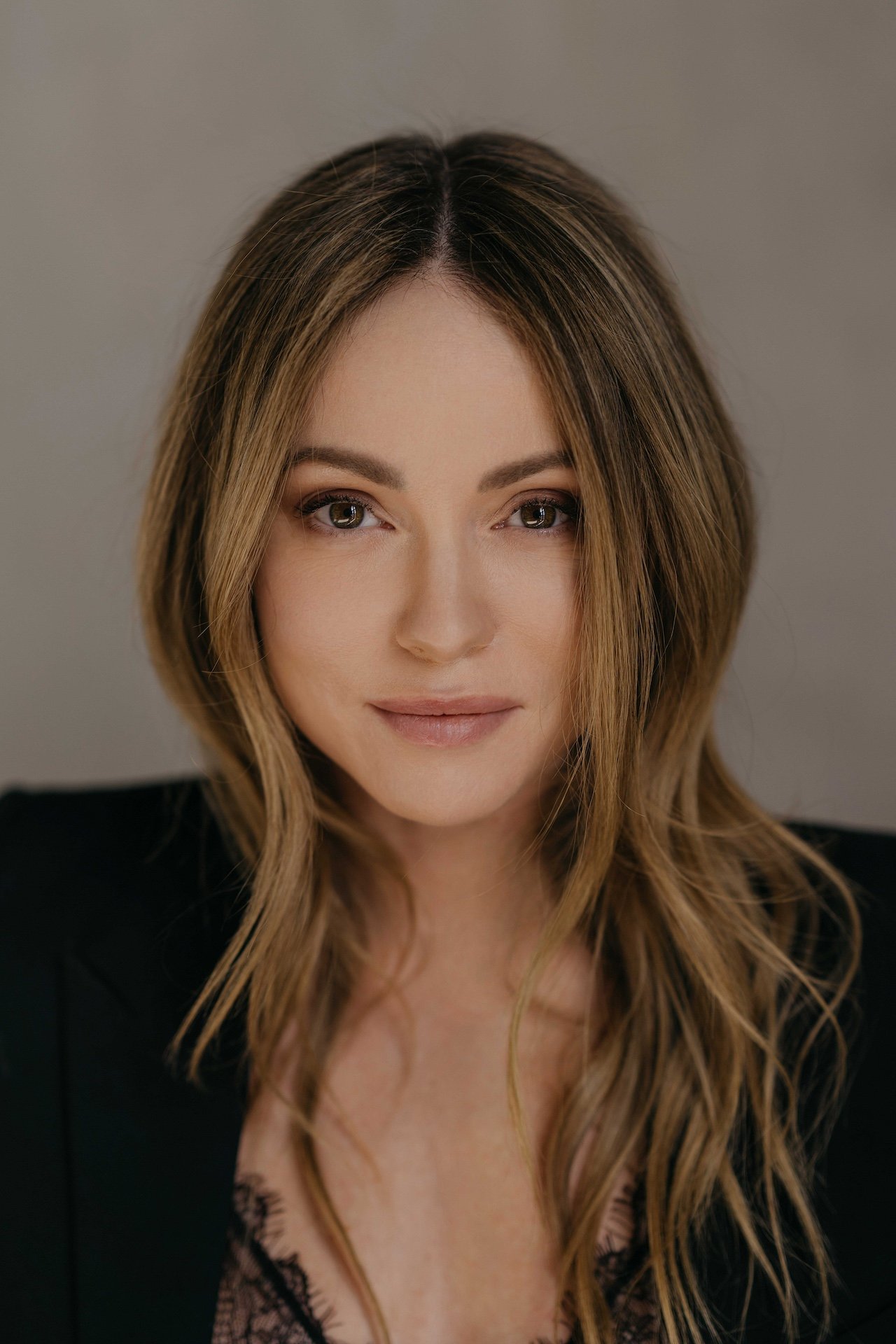 Bio — Nikita Kahn
