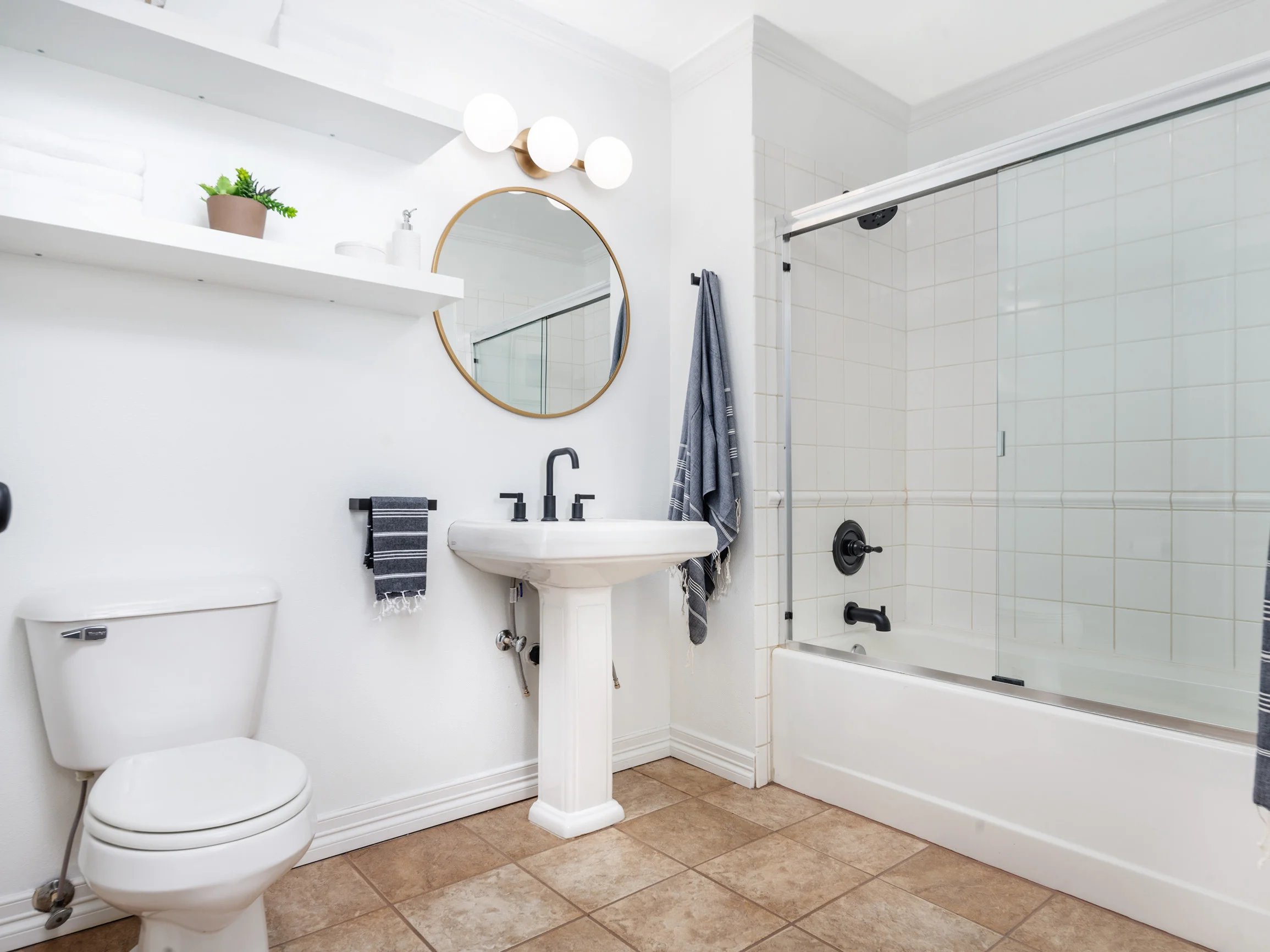 2328_nw_glisan_st_bathroom_01.jpg