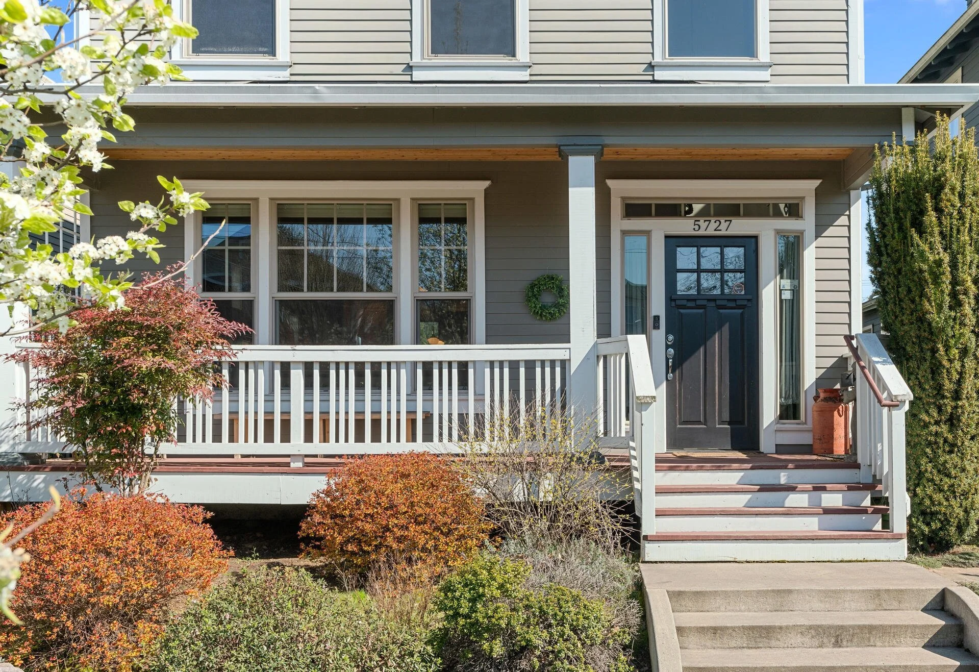 5727 N Bowdoin Street