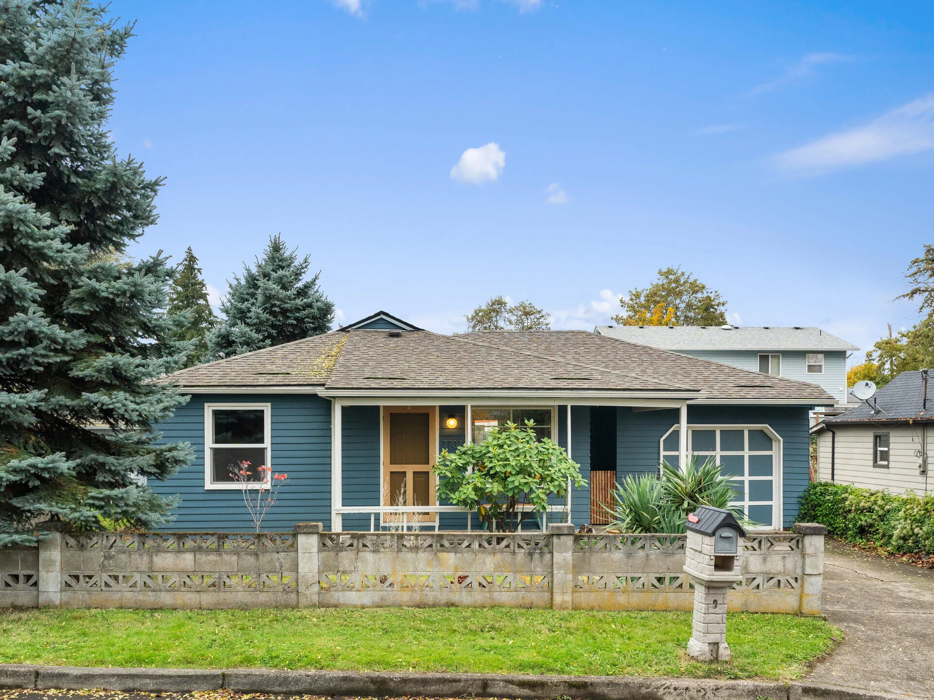 7707 SE 66th Pl Portland OR-002-036-Front of Home-MLS_Size.jpg