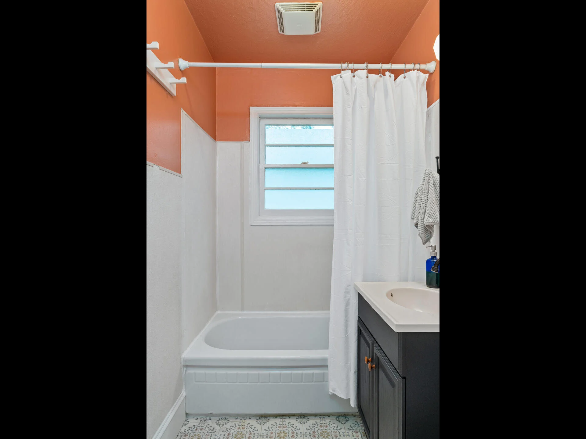 7707 SE 66th Pl Portland OR-024-032-Bathroom-MLS_Size.jpg
