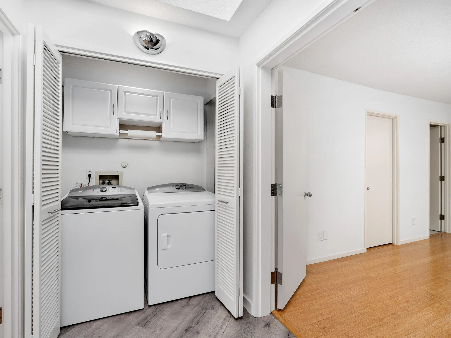 9 Spinosa Lake Oswego OR 97035 USA-056-070-Laundry-MLS_Size.jpg
