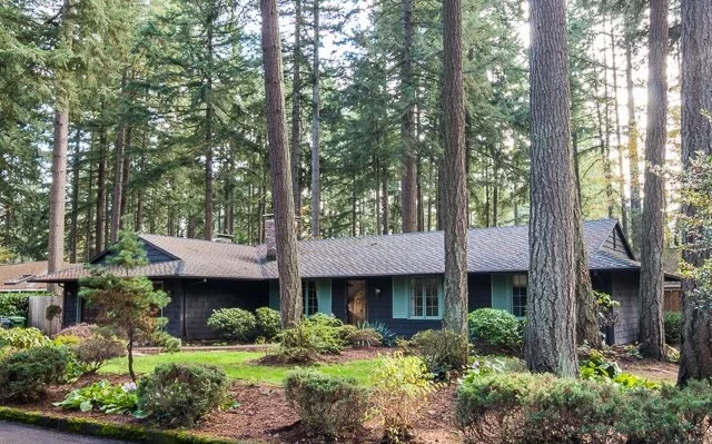 4910 SW Redwing Way // $395,000 (Copy)