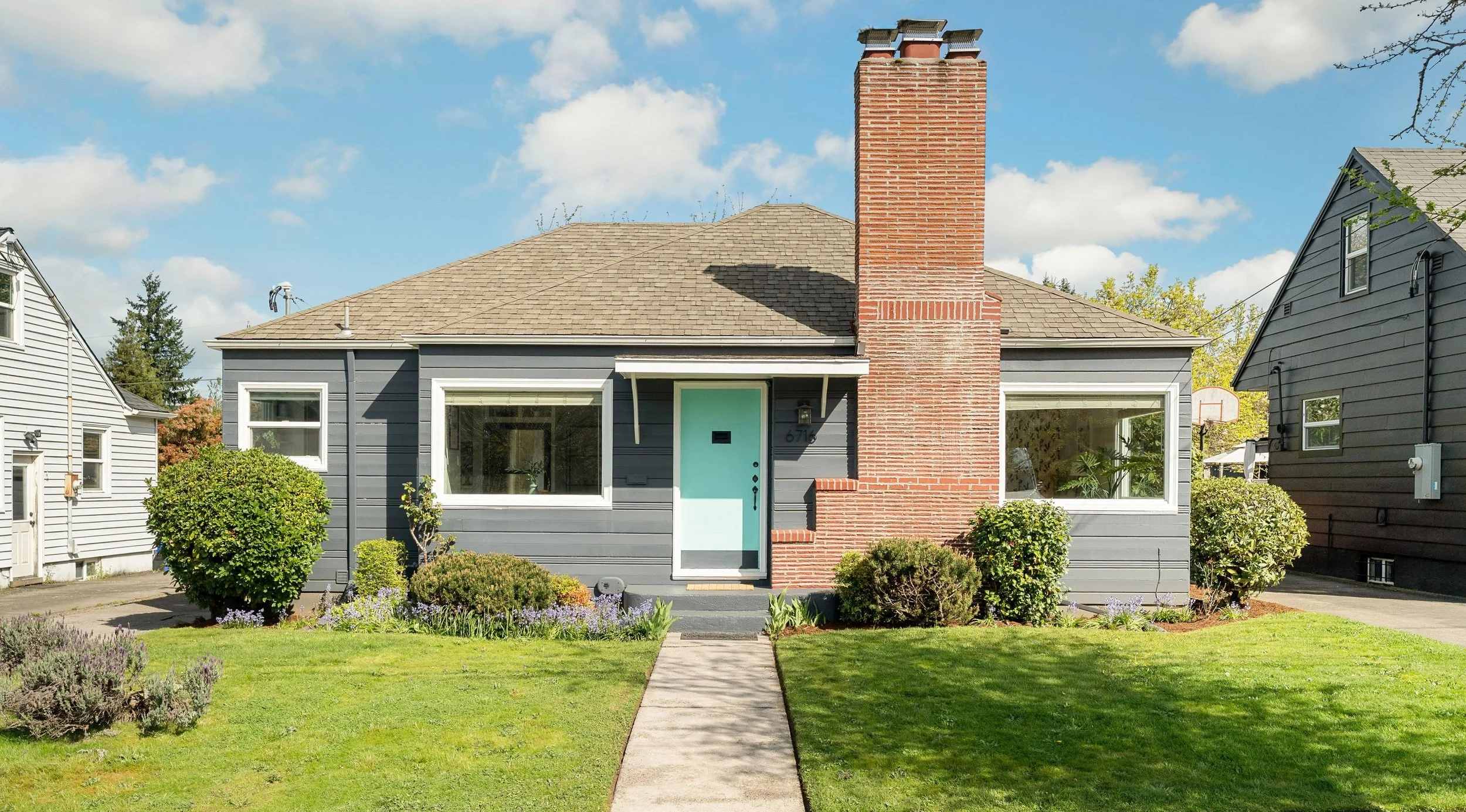 6716 N Commercial Avenue