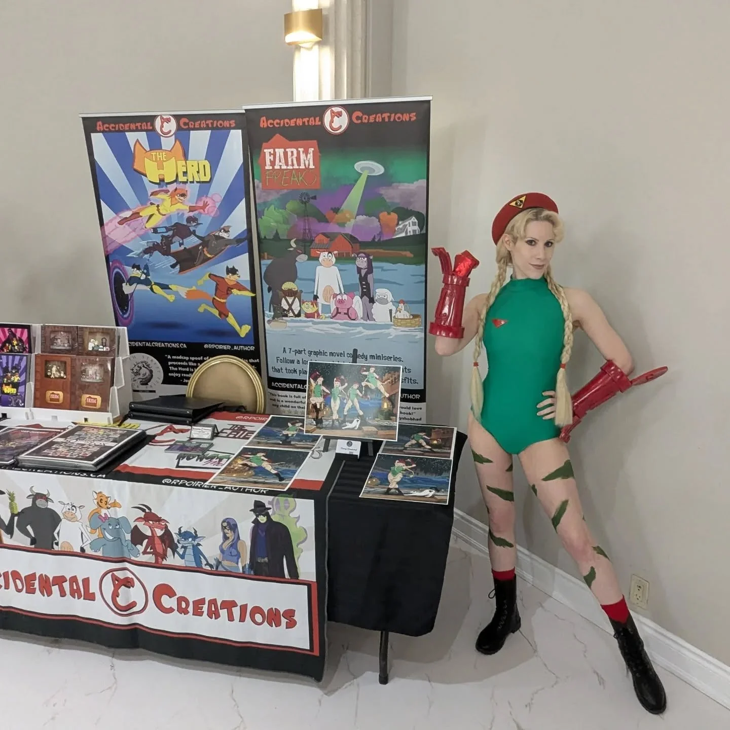 Vaughan Con Happening Now! Come by the Accidental Creations table to meet the cosplay queen @bunnybombshell as well as:
✅🎨📷Art & Photos
✅🦊The Herd graphic novel series🏆
✅🐮Farm Freaks graphic novels
✅🔮Tarot Cards & Playing cards
🦸&zwj