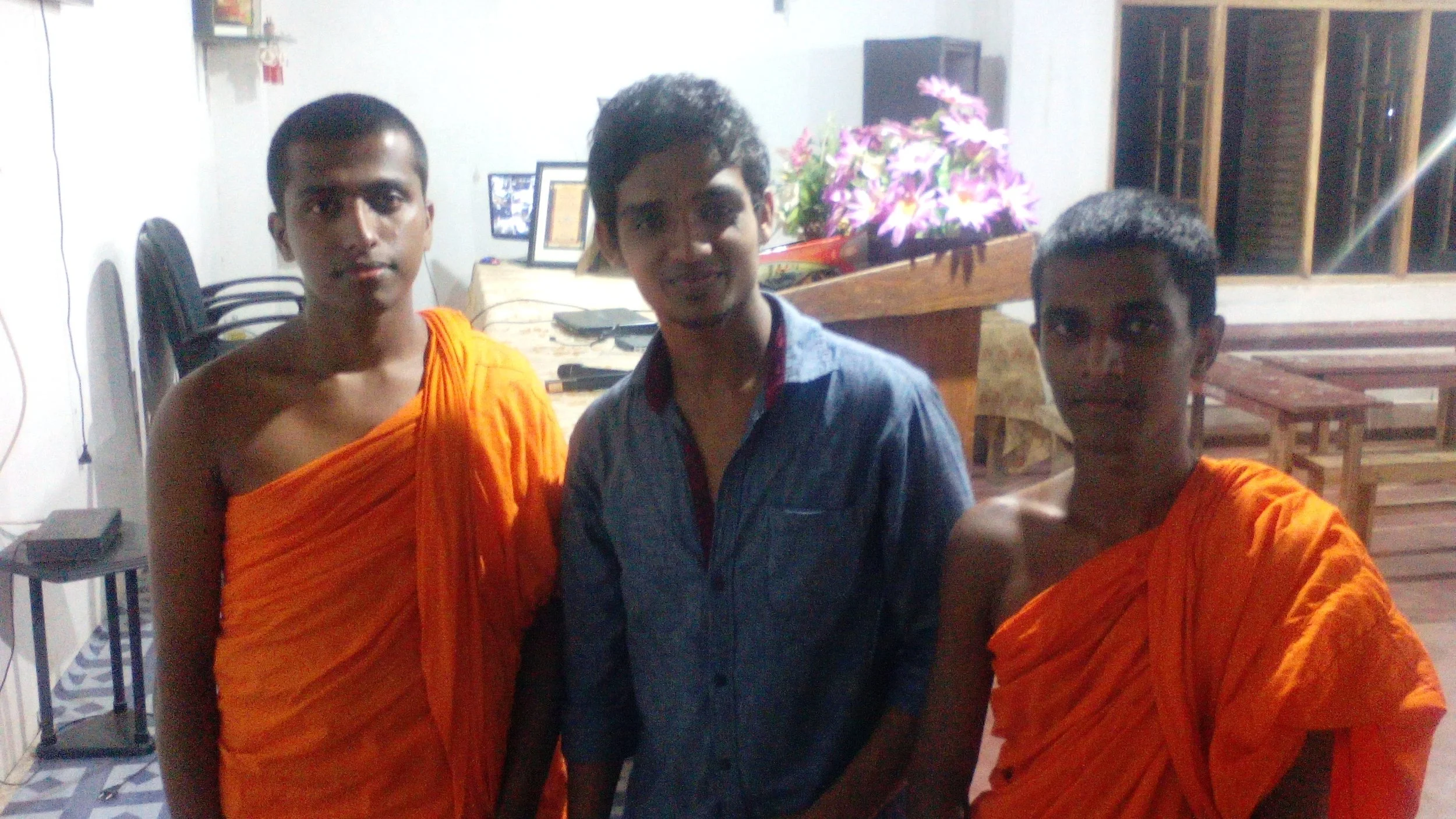 Poslušajte molitvu budističkih monaha