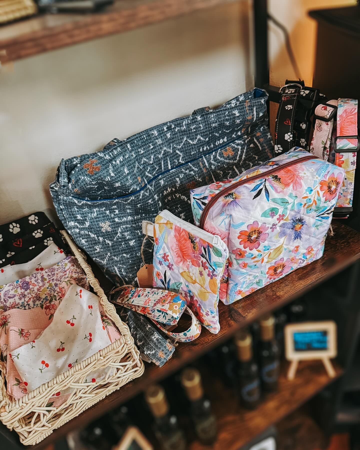 Welcoming our new vendor, Cathy with SoSewMuch! 🩷 Cathy sews beautiful totes, cosmetic beds, keychains, dog collars and accessories and more. She now has some beautiful spring fabrics out to choose from in-store! Happy shopping! 💐💐