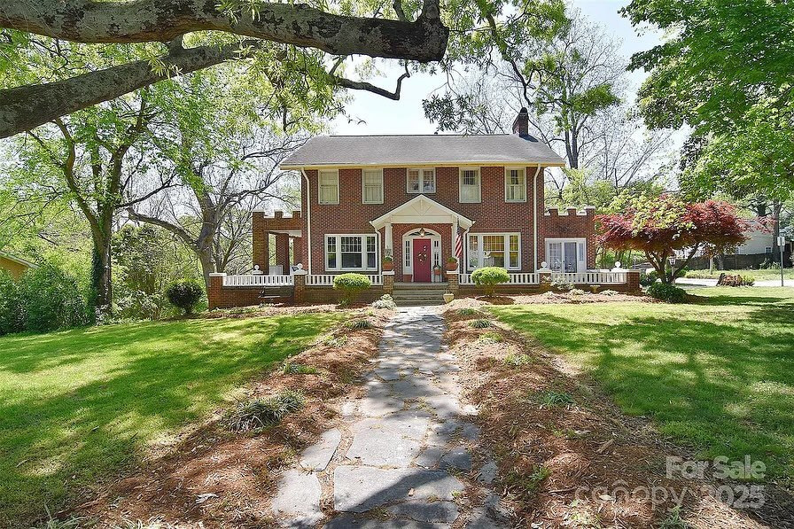 My vendor and dear friend is selling her home right off of Union here in downtown Concord, and it&rsquo;s such a beautiful property! Wanted to share with all of you in case you love this area as much as we do 🥰 

Link in the comments!