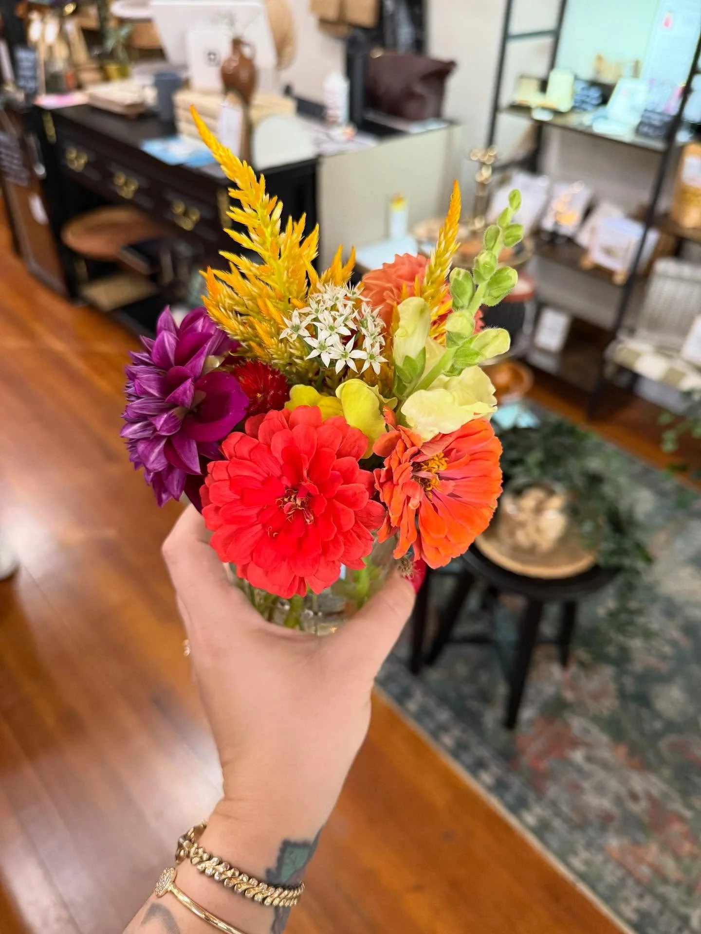 @bluebirdhillflowers will have a beautiful autumn selection of florals tomorrow in both jars and teacups 🧡 $15 each, come snag yours while they last! 💐