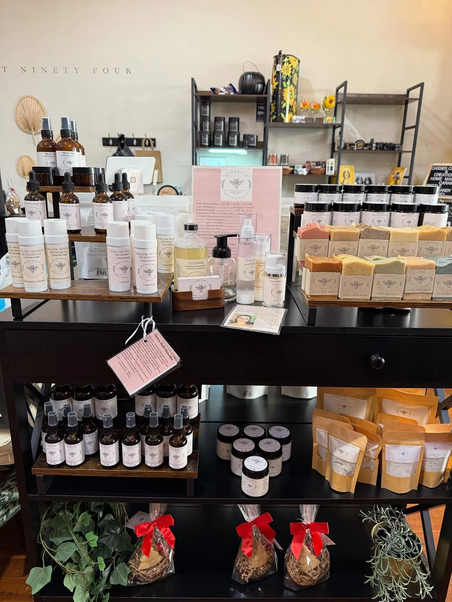 A warm holiday welcome to @barnandbeebotanicals and their incredible line of handmade health and wellness products! A few things you&rsquo;ll find in their new space here include:
🌿 Magnesium Sprays
🌿 Detox Magnesium &amp; Milk Baths
🌿 Body Butter