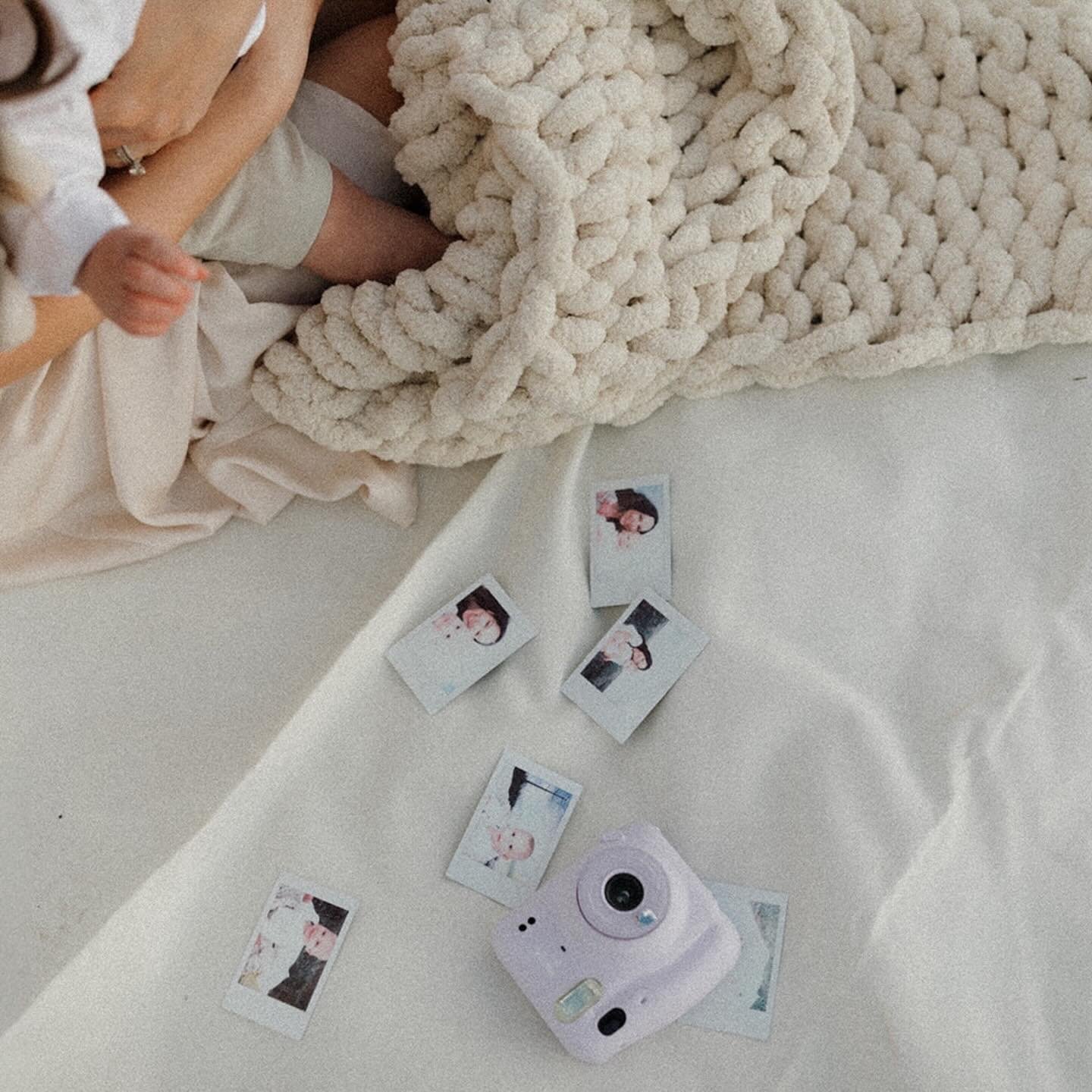 Collecting memories with tiny hands 🎞️

Dare I say motherhood sessions are my current favorite? Slowing down to soak in the sticky fingers and chubby toes and tiny eye lashes is quite possibly the best gift you could ever give yourself to fall in lo