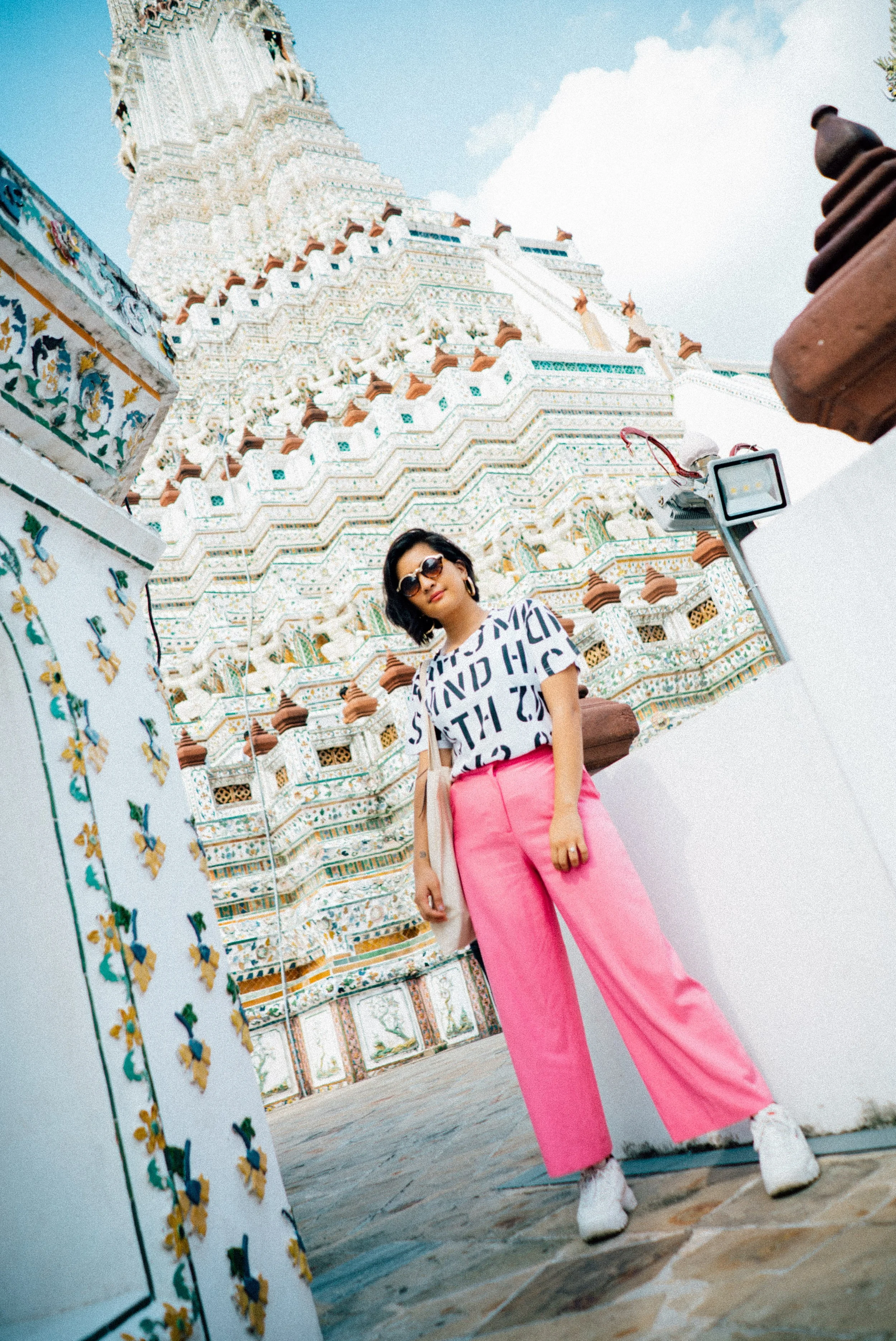 LMV in BKK Wat Arun.jpg