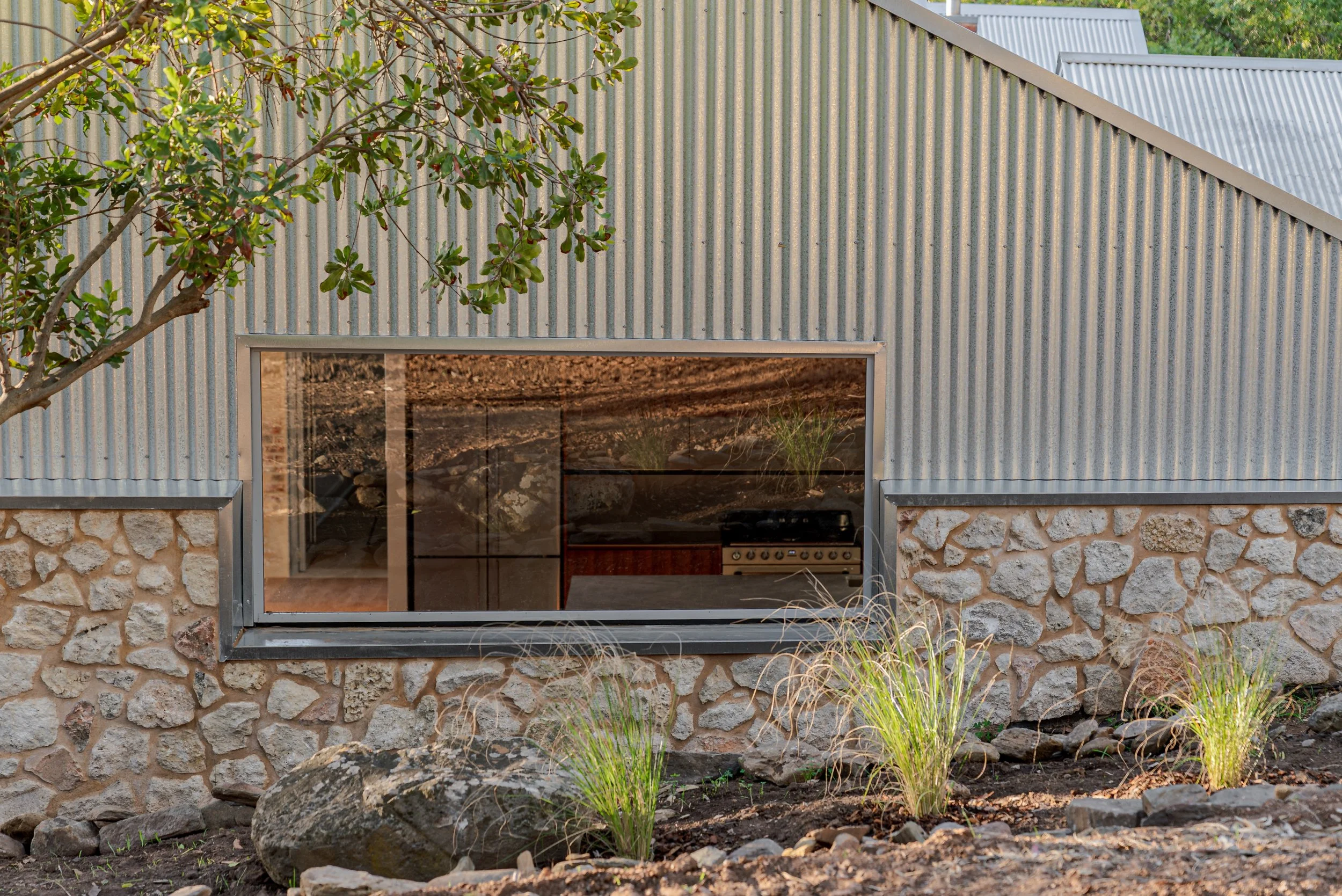 Myponga Beach | the side profile of our Myponga Beach profile is 🔥

@ply_architecture 
.#renovation #adelaidebuild #extension