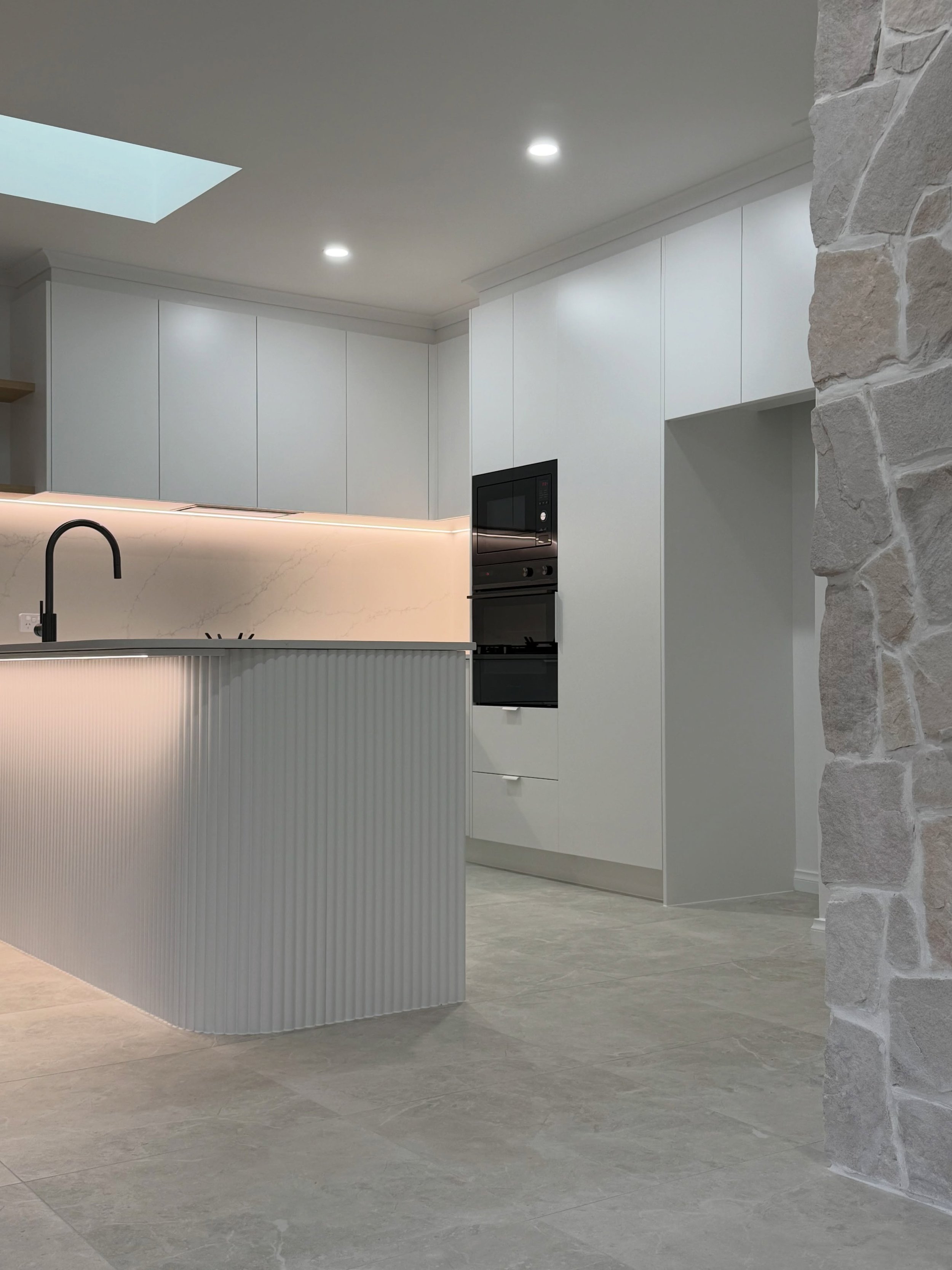 Warradale | our newest completed project, new kitchen and lounge area in Warradale 🔥

.#build #kitchen #lounge #adelaide