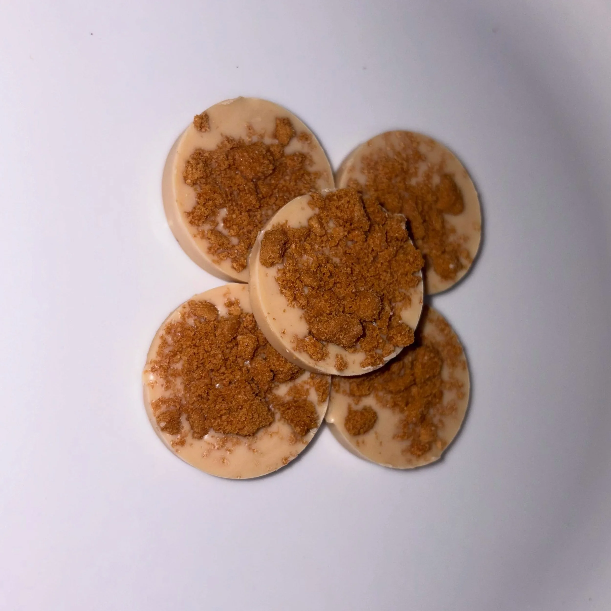 Lotus Cookie Butter Moon Rocks 🍪🌕
&bull; Local pickup only
&bull; DM to order

#baking #localbakery #microbakery #dessert #candy
