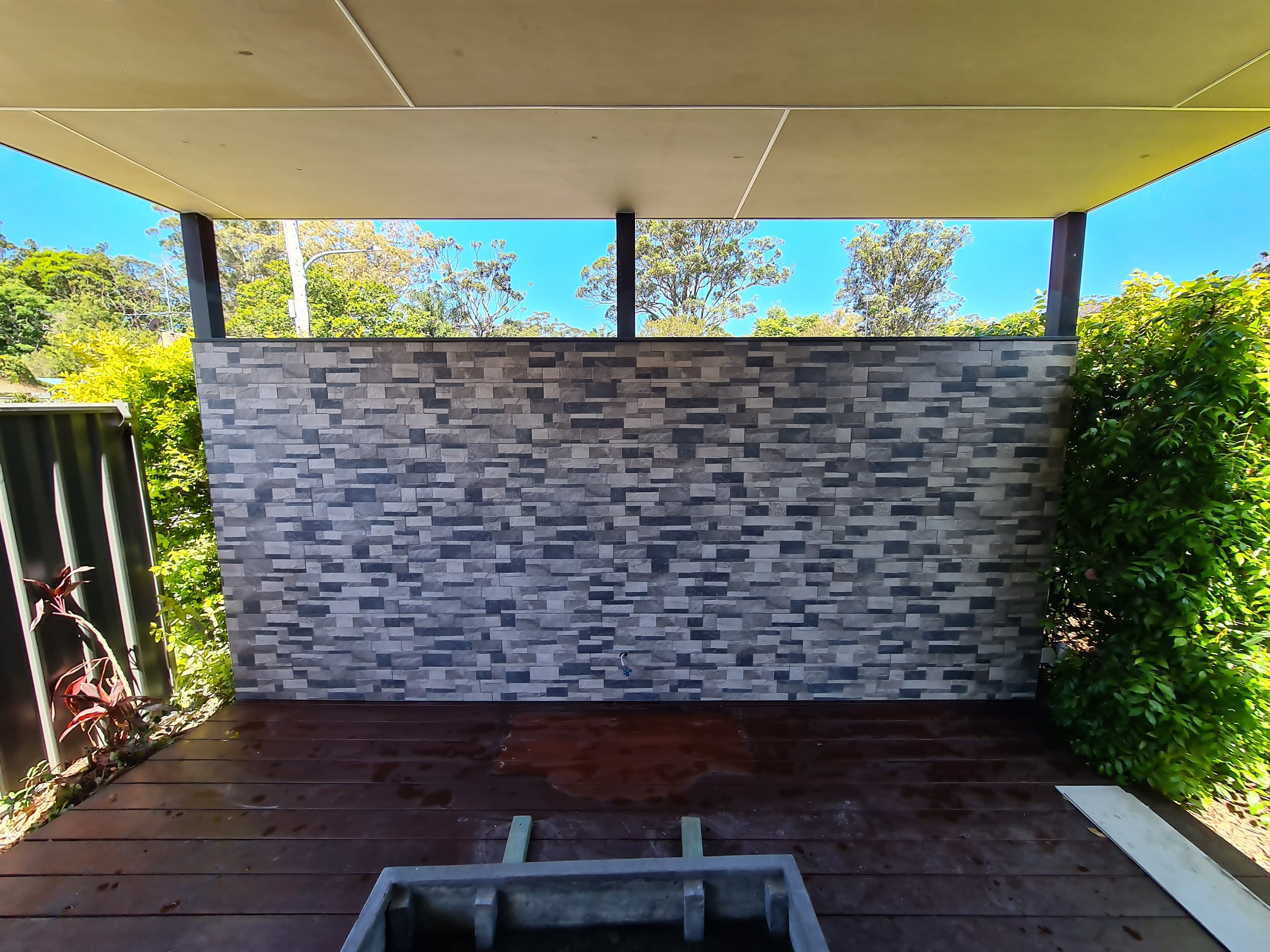 KINCUMBER STACKED STONE FEATURE