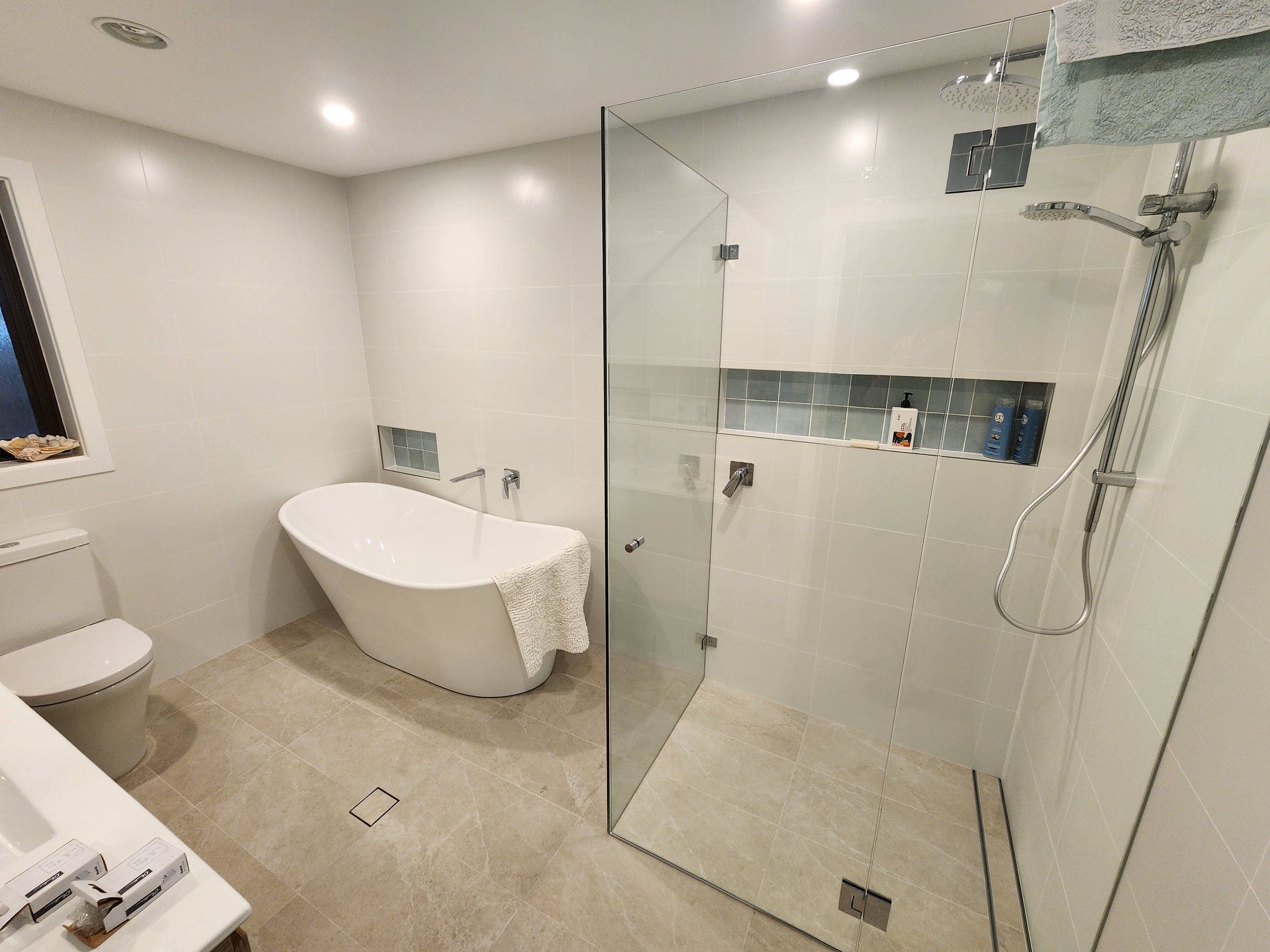 MACMASTERS BEACH CUSTOM BATHROOM