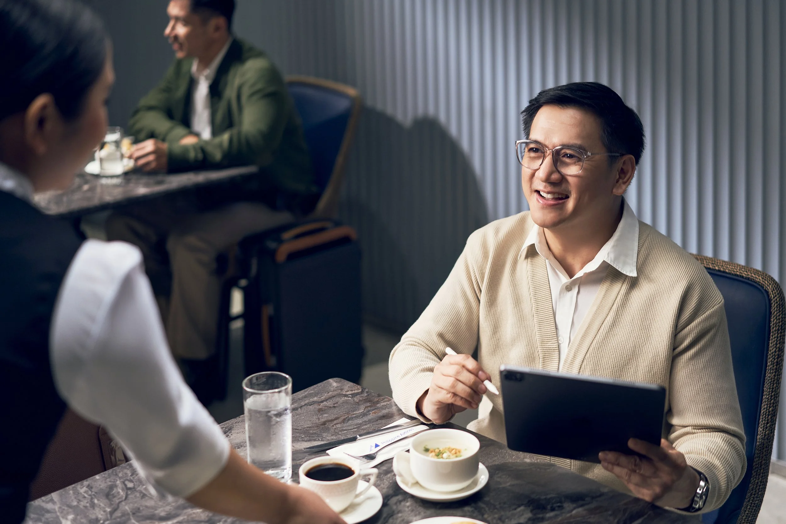 Low_Res_PAL LOUNGE 20257433.jpg