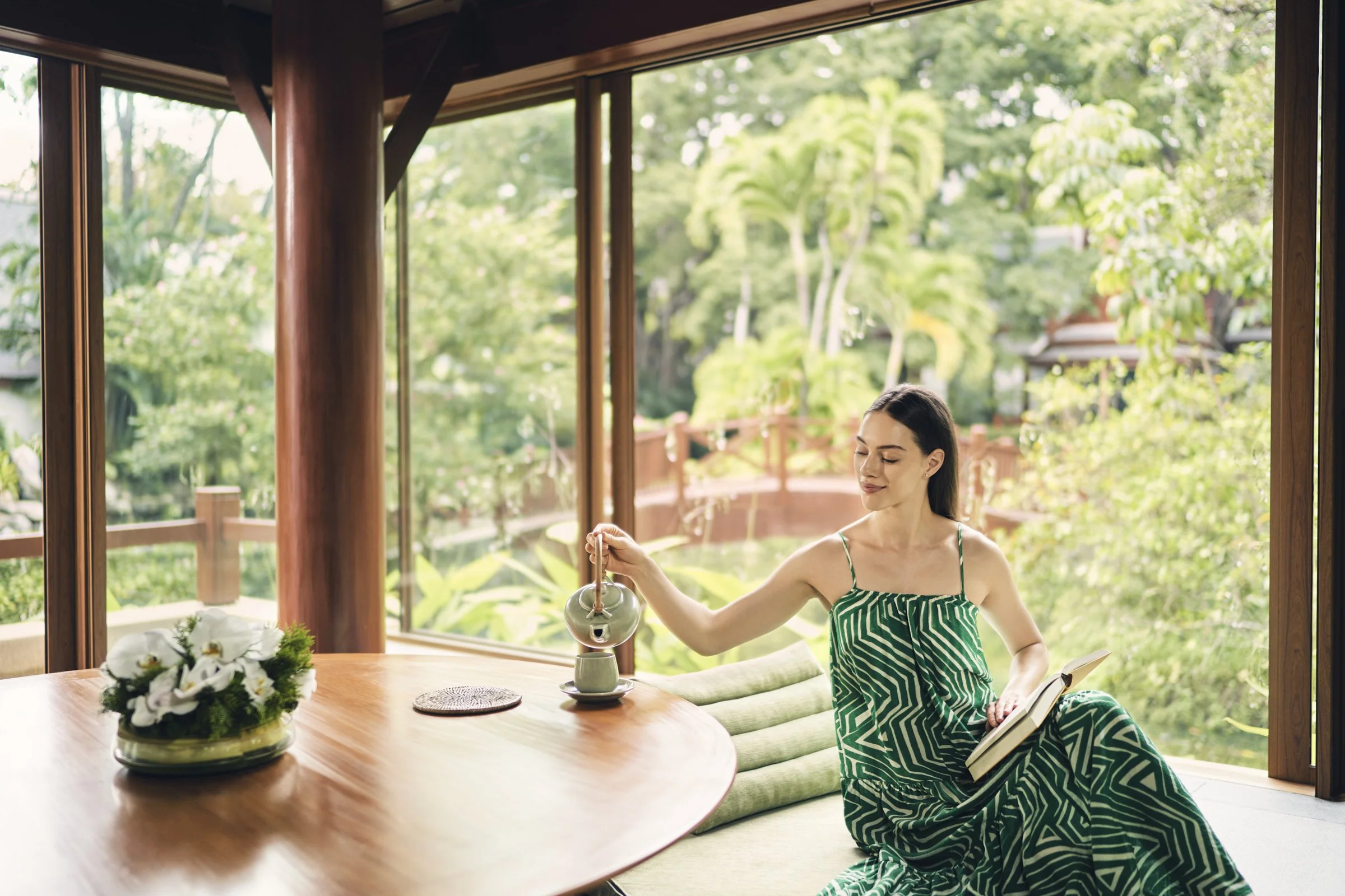 Low_Res_Chiva-Som 2023 Couple Sala 5481.jpg