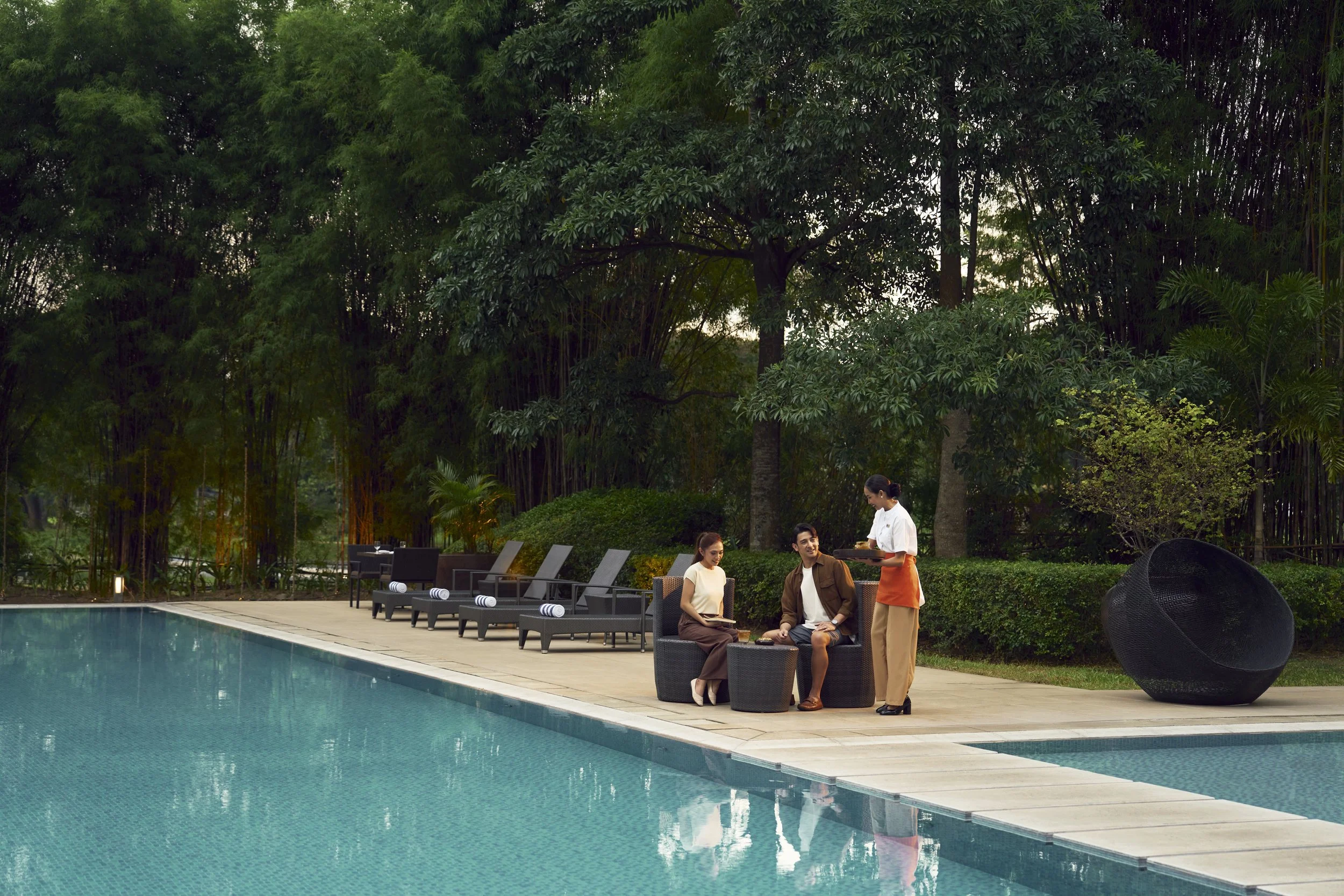 Low_Res_SEDA Nuvali_POOLSIDE_COUPLE_2519.jpg