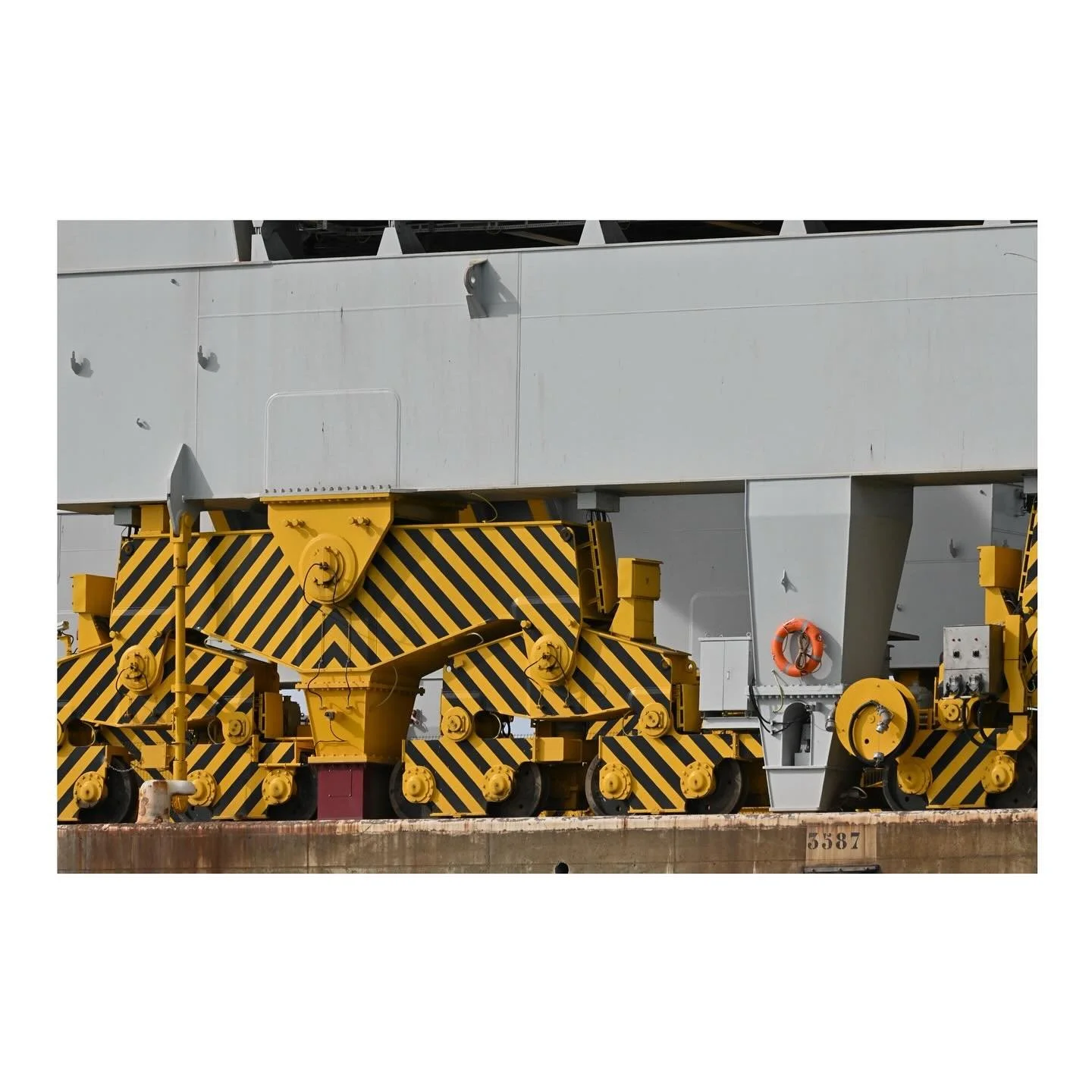 Le Havre - France

#EsthetiqueIndustrielle #ArtDuPort #CargoArt #ContainerArt #LinesAndGeometry #UrbanTextures #GraphismeUrbain #Portography #SteelAndSky #ColorBlocks #MinimalIndustrial #PhotoGraphique #StructureEtLumi&egrave;re #RhythmAndRepetition 
