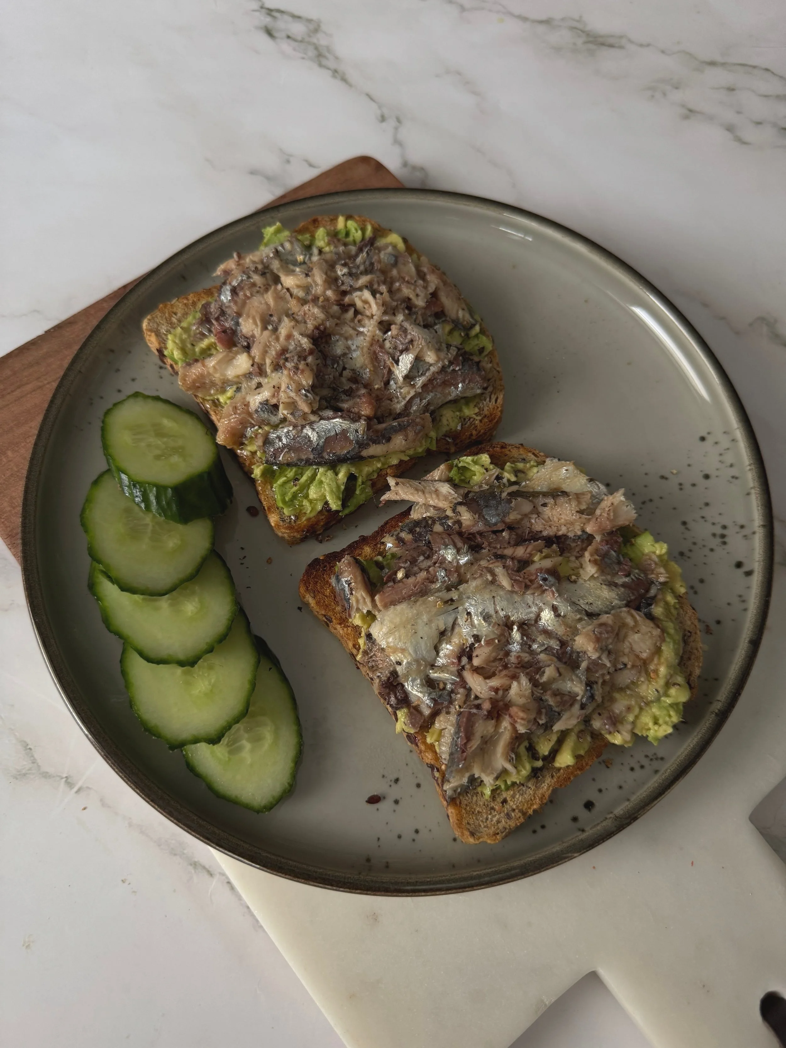Toasts Sardines et Avocat : Un Repas Rapide et Riche en Protéines et Oméga-3