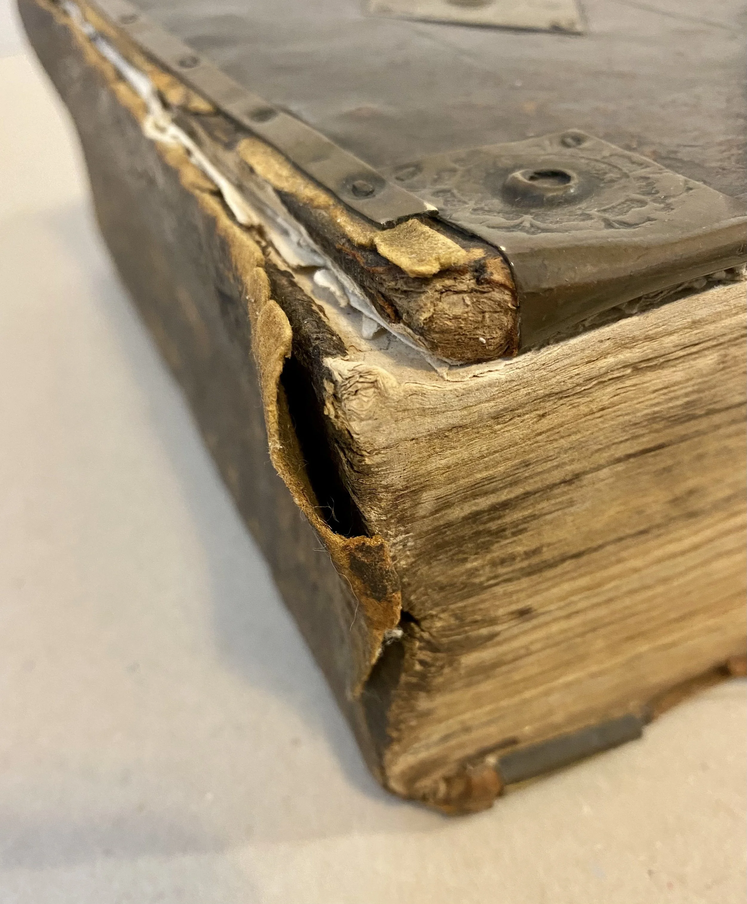 Close-up of damaged spine and loose board of 18th century bible