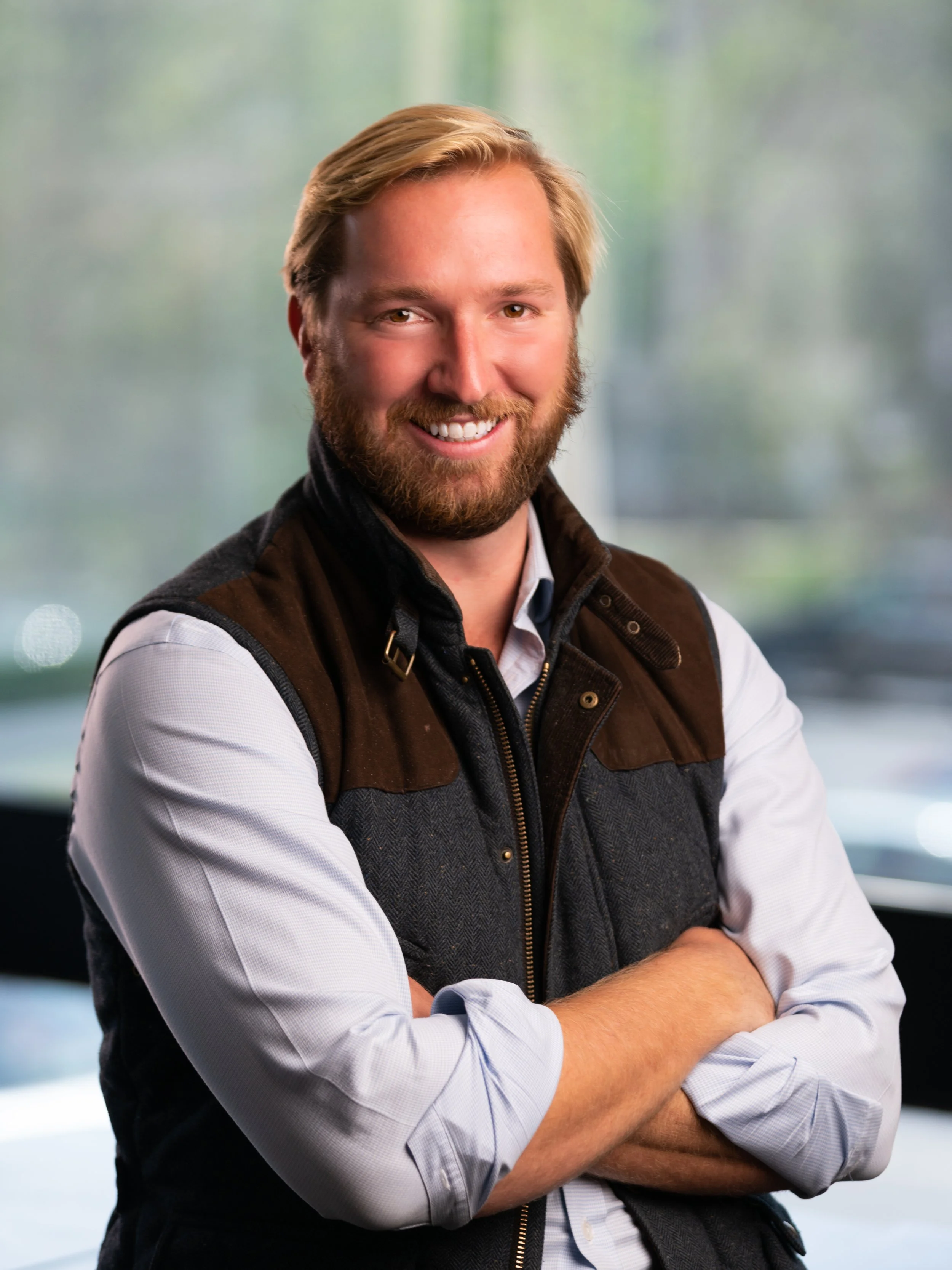 PORTFOLIO HEADSHOT NEW-3.jpg