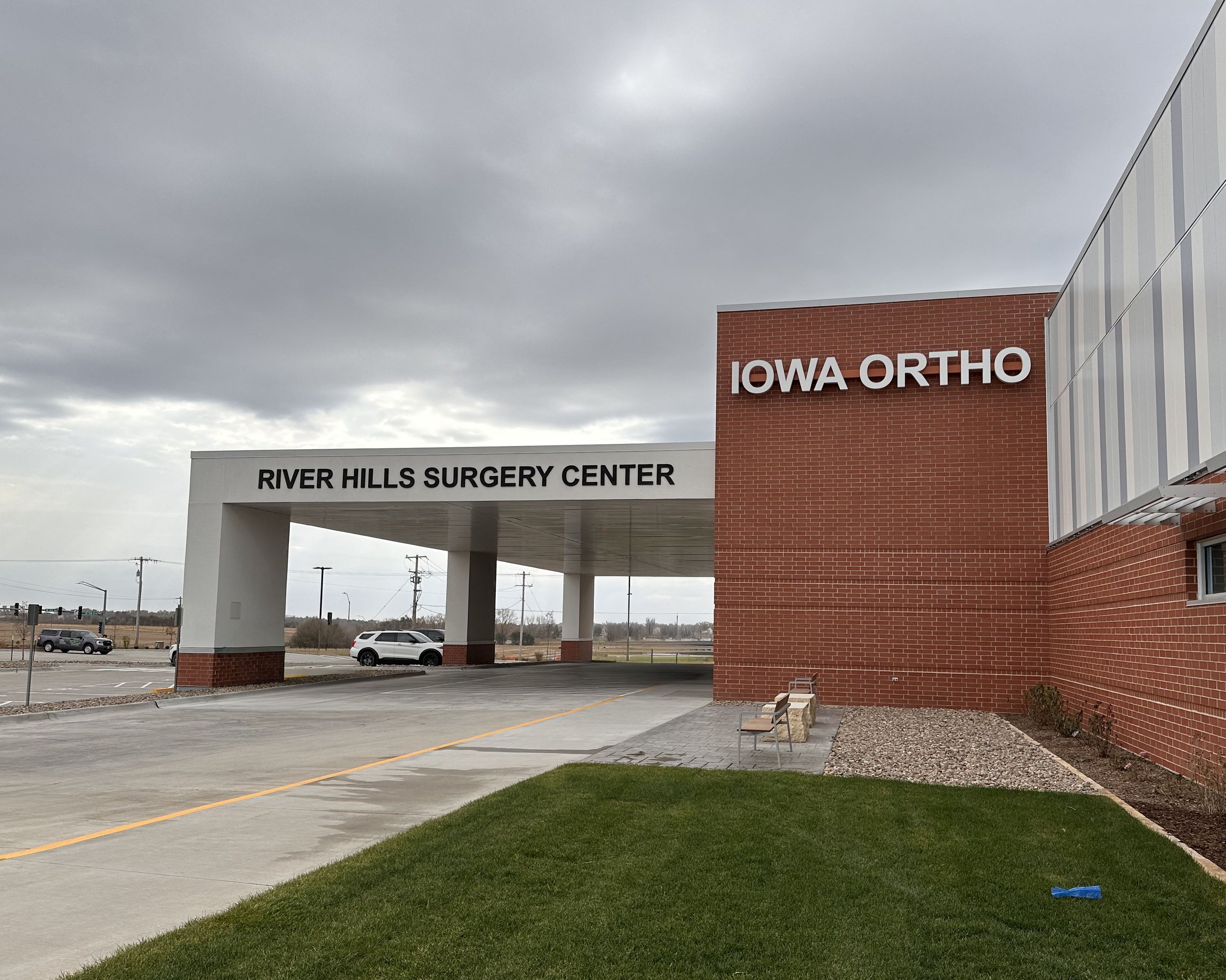 face lit channel letter non lit dimensional lettering.jpg