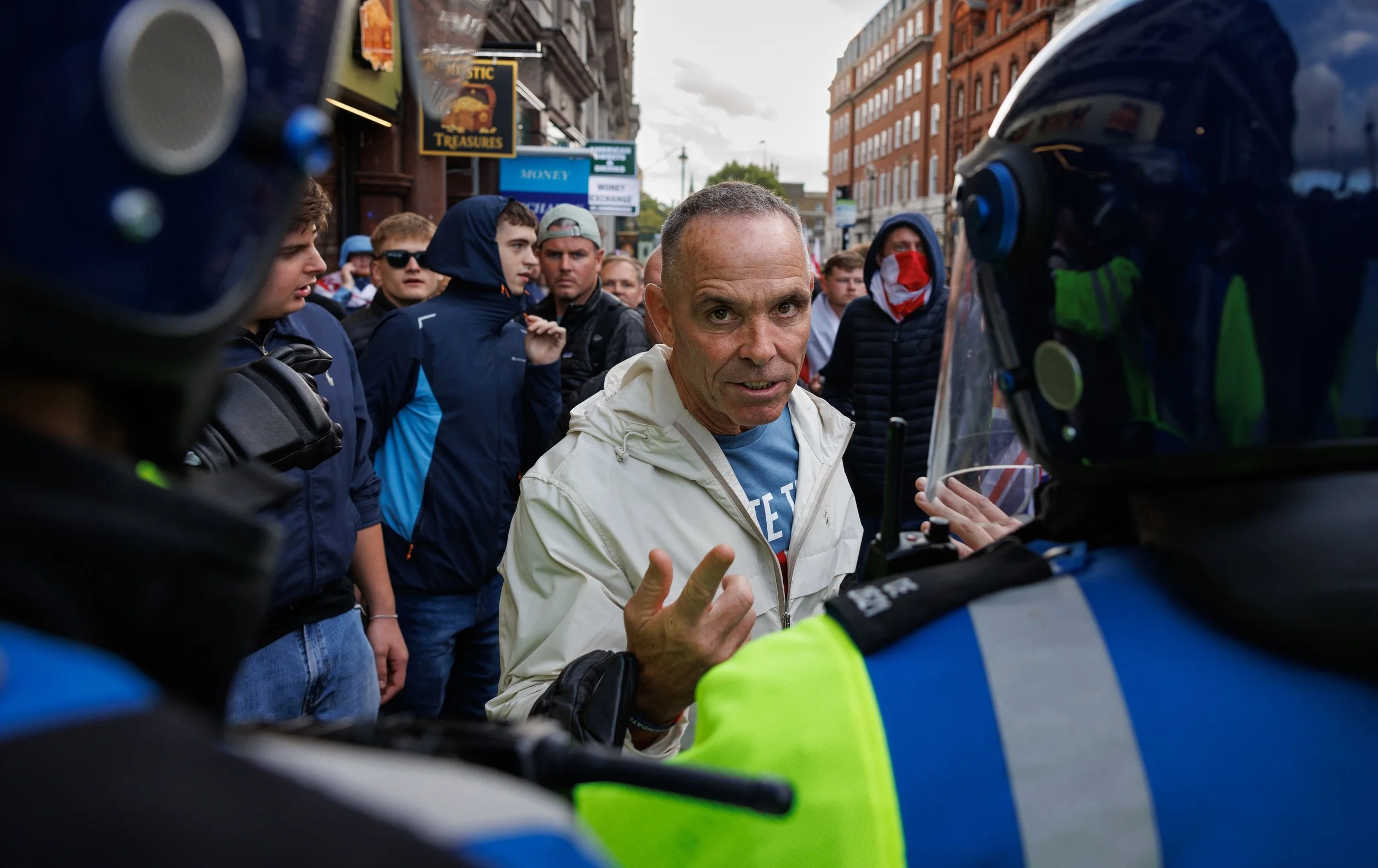 A man threatens me on The Mall, near Trafalgar Square