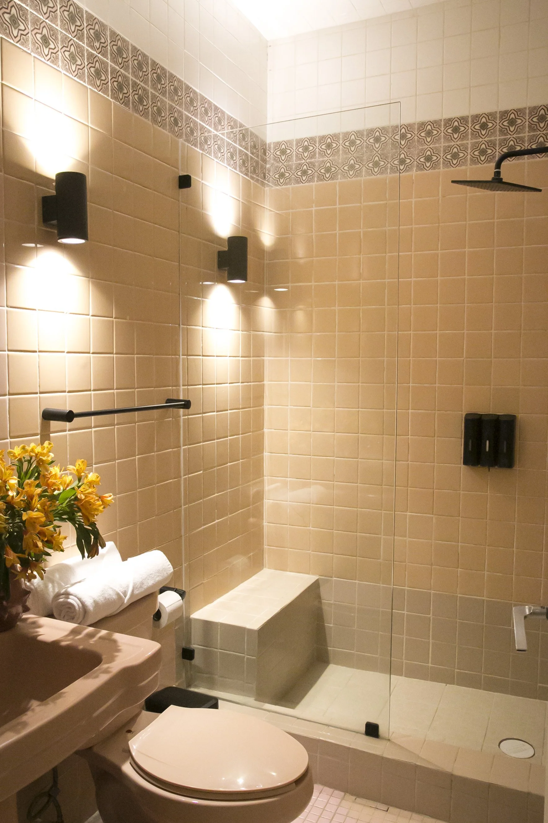 Analuz bathroom