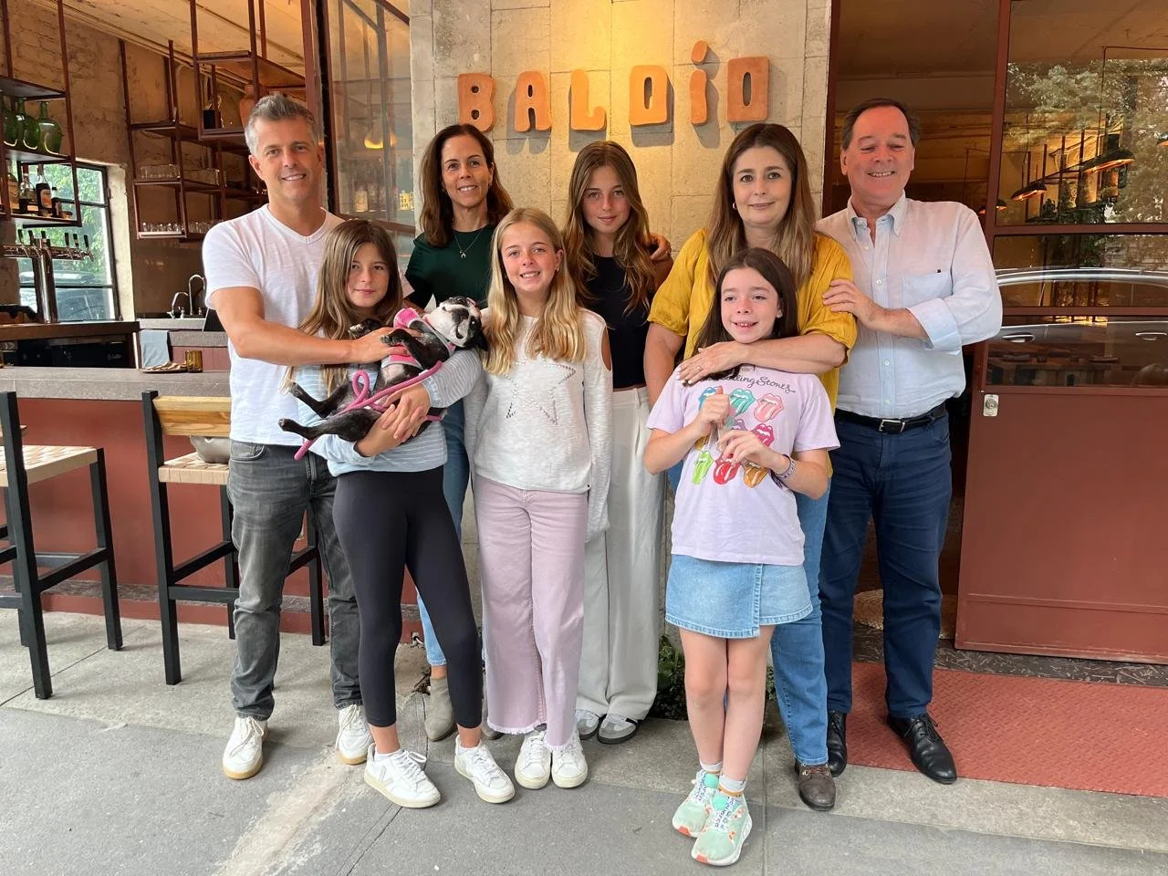 Jorge, Sofia, Laika (dog), Isabel, Camila, Alexia, Analuz, Ana & Jose Luis