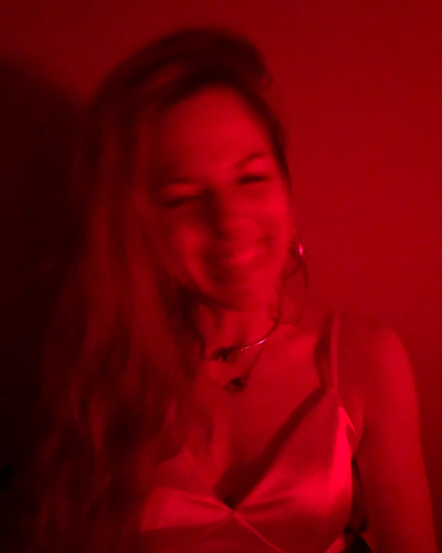 red light in the green room // pre-show joy + face for the algo // here to let you know I&rsquo;m opening for @spaniolmusic at @lightclublampshop this Saturday 4/13 from 10pm-12am, Spaniol will be on from 12-2am ~~~ very excited for this show, you do